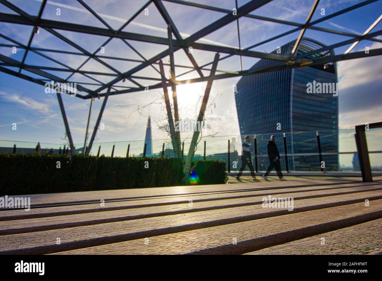 Holiday Maker gehen über London sky Scrapper von oben, England, Großbritannien, Vereinigtes Königreich, Großbritannien Stockfoto