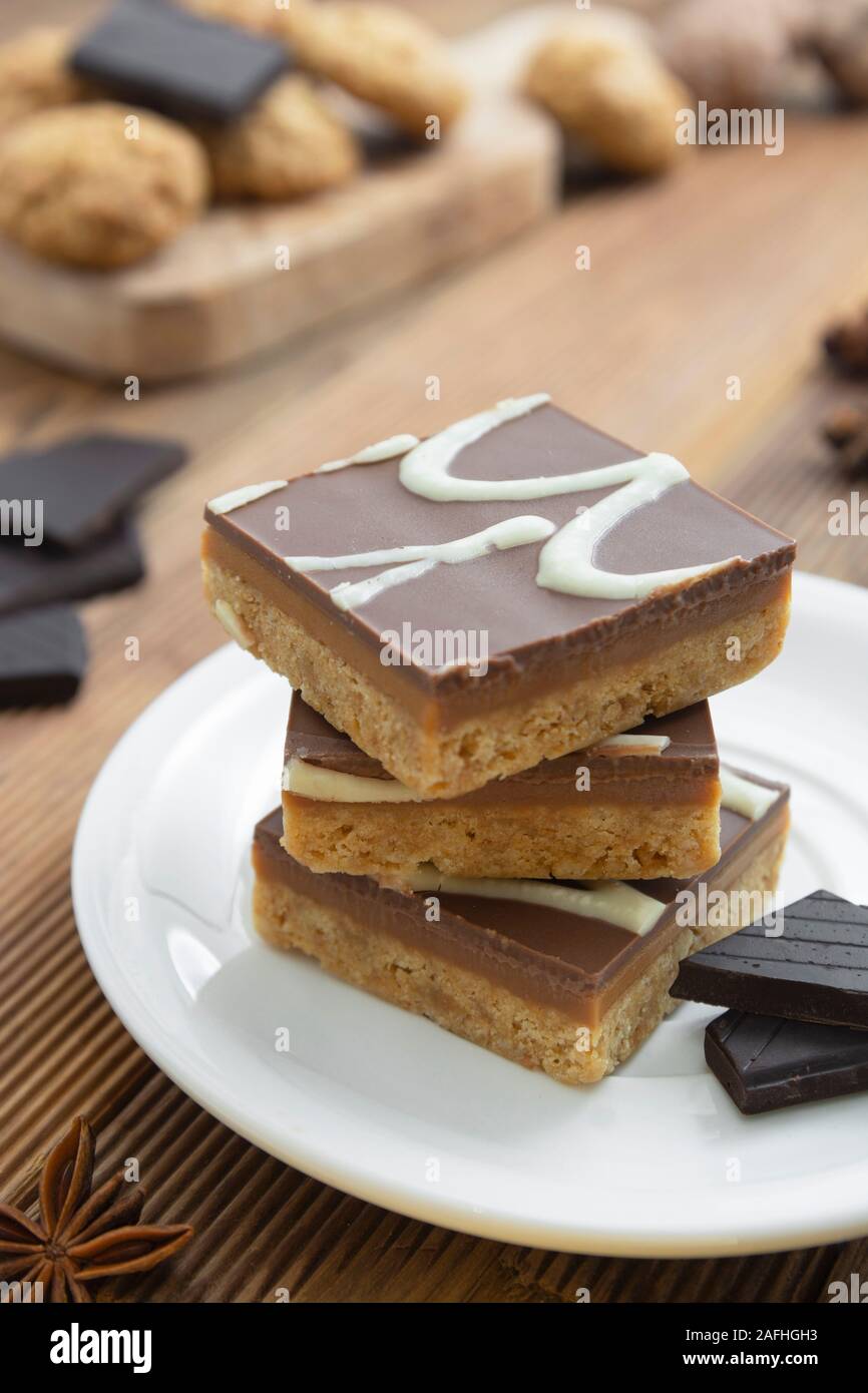 Glutenfreie fudge beißt. Kein Mehl, kein Zucker, vegan oder vegetarisch, gesunde Ernährung, Dessert. Kopieren Sie Platz. Stockfoto