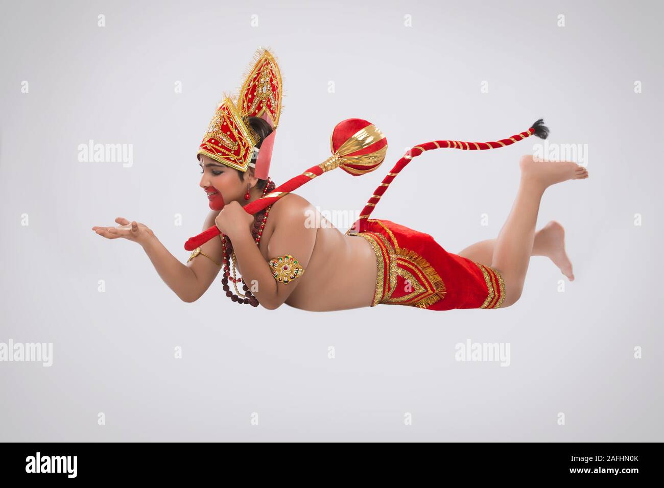 Kind verkleidet als hanuman in Luft Stockfoto
