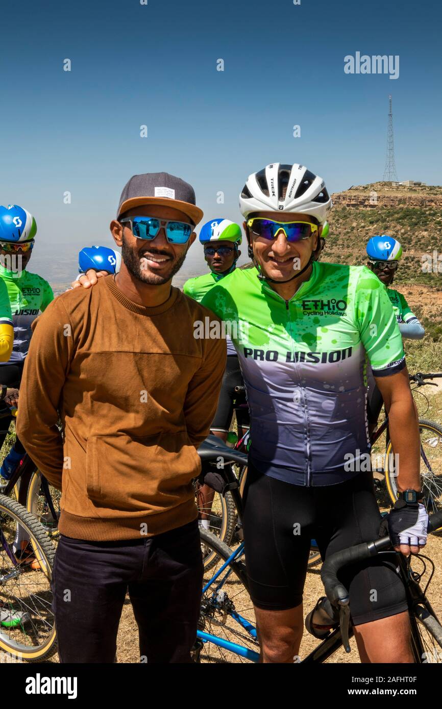 Äthiopien, Tigray, Mekele, Äthiopische international road Radfahrer Tsgabu Grmay, mit ethio Radfahren Urlaub Richard Nerurkar Stockfoto