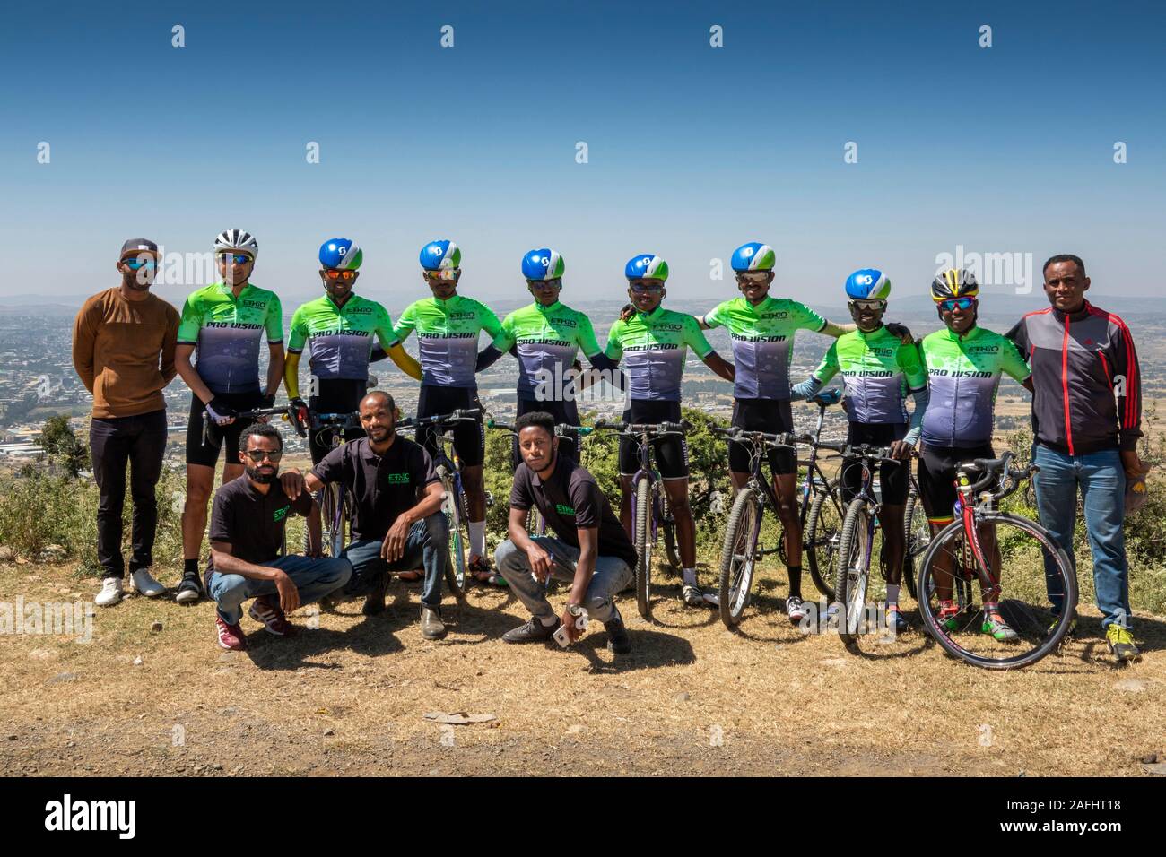 Äthiopien, Tigray, Mekele, lokale road Cycling Team mit äthiopischen International Road Radfahrer Tsgabu Grmay, Ethio Radreisen gefördert Stockfoto