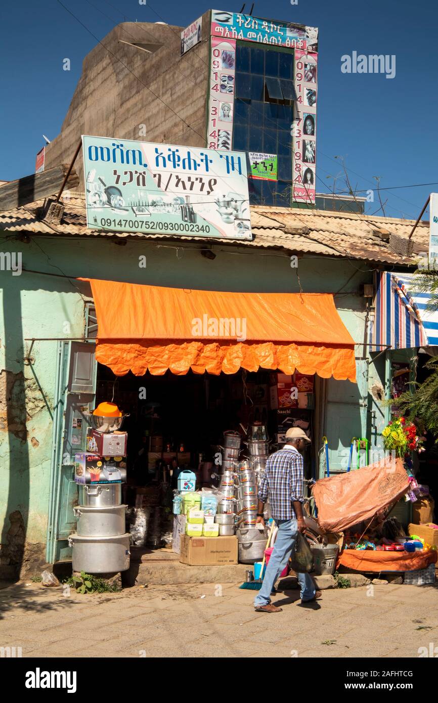 Äthiopien, Tigray, Mekele, Stadtzentrum, Abanega, Markt, Geschäft, Kochtöpfe und Haushaltsgegenstände Stockfoto