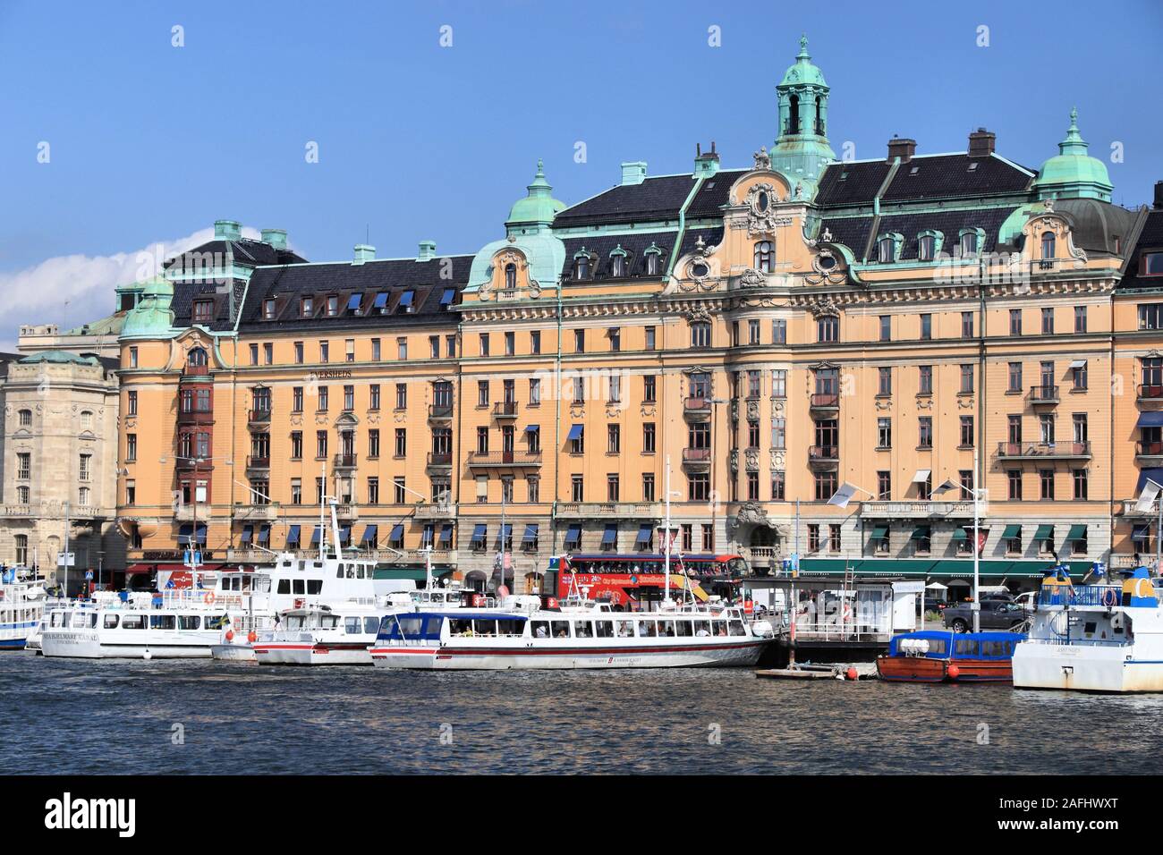 STOCKHOLM, Schweden - 24. AUGUST 2018: die Stockholmer Skyline der Stadt in Schweden. Strandvagen Waterfront im Stadtteil Ostermalm. Stockfoto