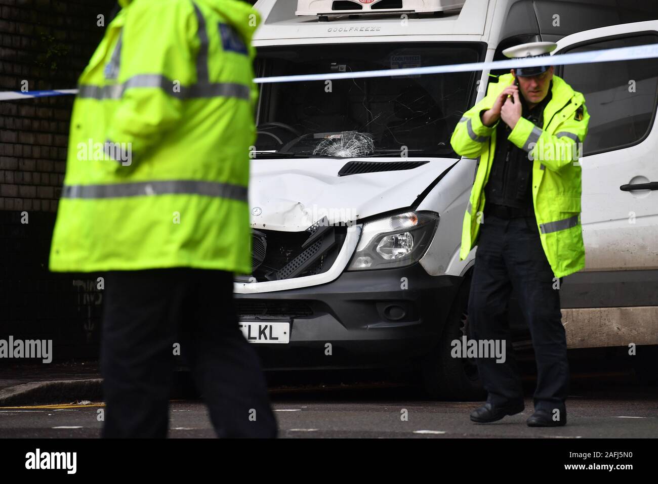 Notdienste an der Szene von einem Verkehrsunfall an der Kreuzung der Moor Street und Park Street in Birmingham. Stockfoto
