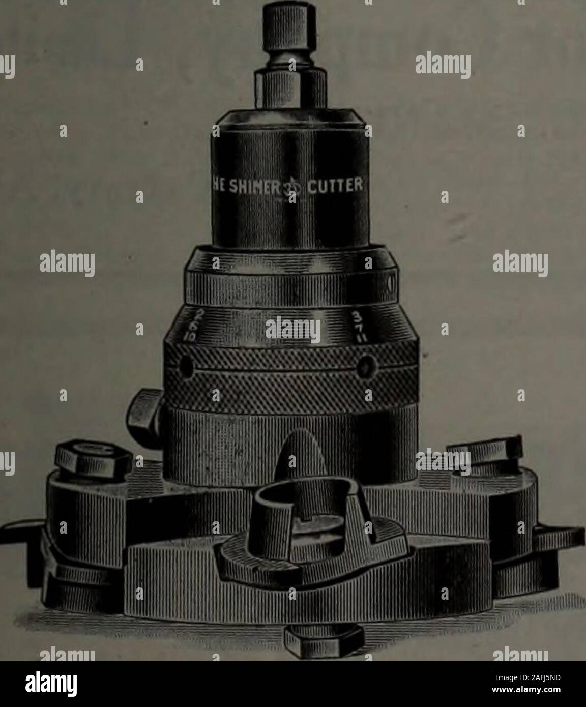 . Kanadische Forstindustrie Januar-Juni 1914. Die shimer Begrenzt in festen Abschnitt, Abb. 625. Nut Kopf mit 8 Bitsand die Selbstzentrierende und spindleclamping Features. Preis $ 33,50 je, komplett.. Abb. 203, beliebte Erweiterung GrooveHead mit 4 bit Sitze, vollständig, Net $ 20.48. Auch mit 6 und 8 Bit zu jeder Kopf gemacht. Die shimer Tür und Flügel Köpfe Stockfoto