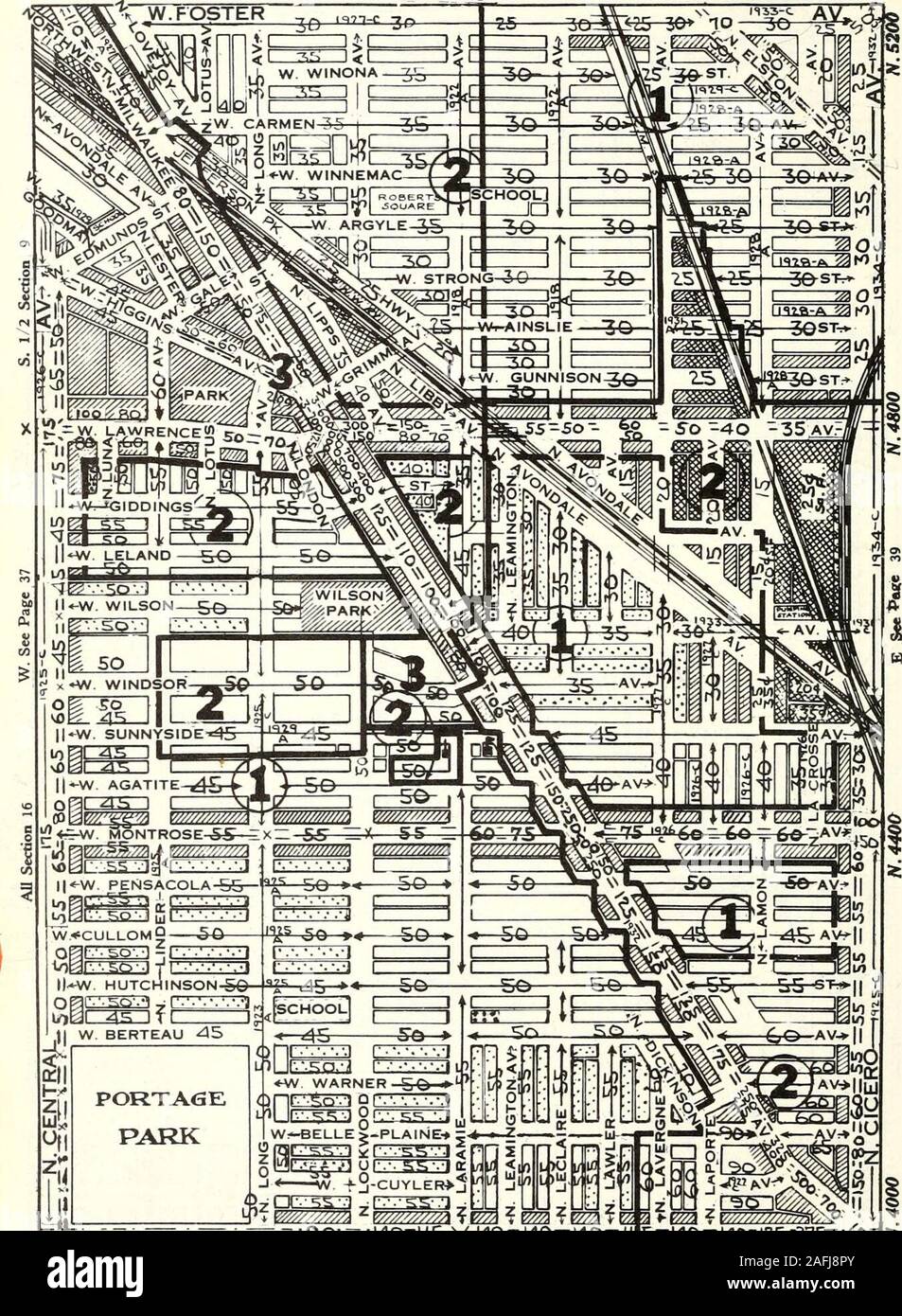 . Die olcott Grundstückswerte blaue Buch von Chicago. SeO 17 Klasse 3T " *-o l (ich "t Pa-O. rt-imor SRi-15-Vao Lots-Not Paved-Amer 8 Ulass 4-15 - Vao Lots-Amer Seo 17 Klasse 3-4-15-Tac Lots-Amer Seo 17 Klasse 4-15 - Vao Lots-Aner 38 OLCOTTS LAND WERTE & Zoning 1936 T. 40 N.-R. 13 E.N. finden Sie auf Seite 30. II-W. IRVING PARK? = -90 = -140 = 115 Y 140 = 140 = 140 = 5 = l4 o=iao = ns-2 ist - &Lt;^ W. S6 OO SWi Soo 9 Klasse A-4-15-lB-Ainer BTfi Seo 16 Klasse 4-6 -15-18 - Amer SW | Seo 16 Klasse 4-6 -15-18 - Amer • BLVD.-S. Siehe Seite 47 W. 4800 SEt Seo 9 Klasse 3-4-15-Amer HEi Seo 16 Klasse 4-15 - Amer SeJ Seo 16 Klasse 4-6 -15-18 - Amer OLCOTTS LAND WERT Stockfoto