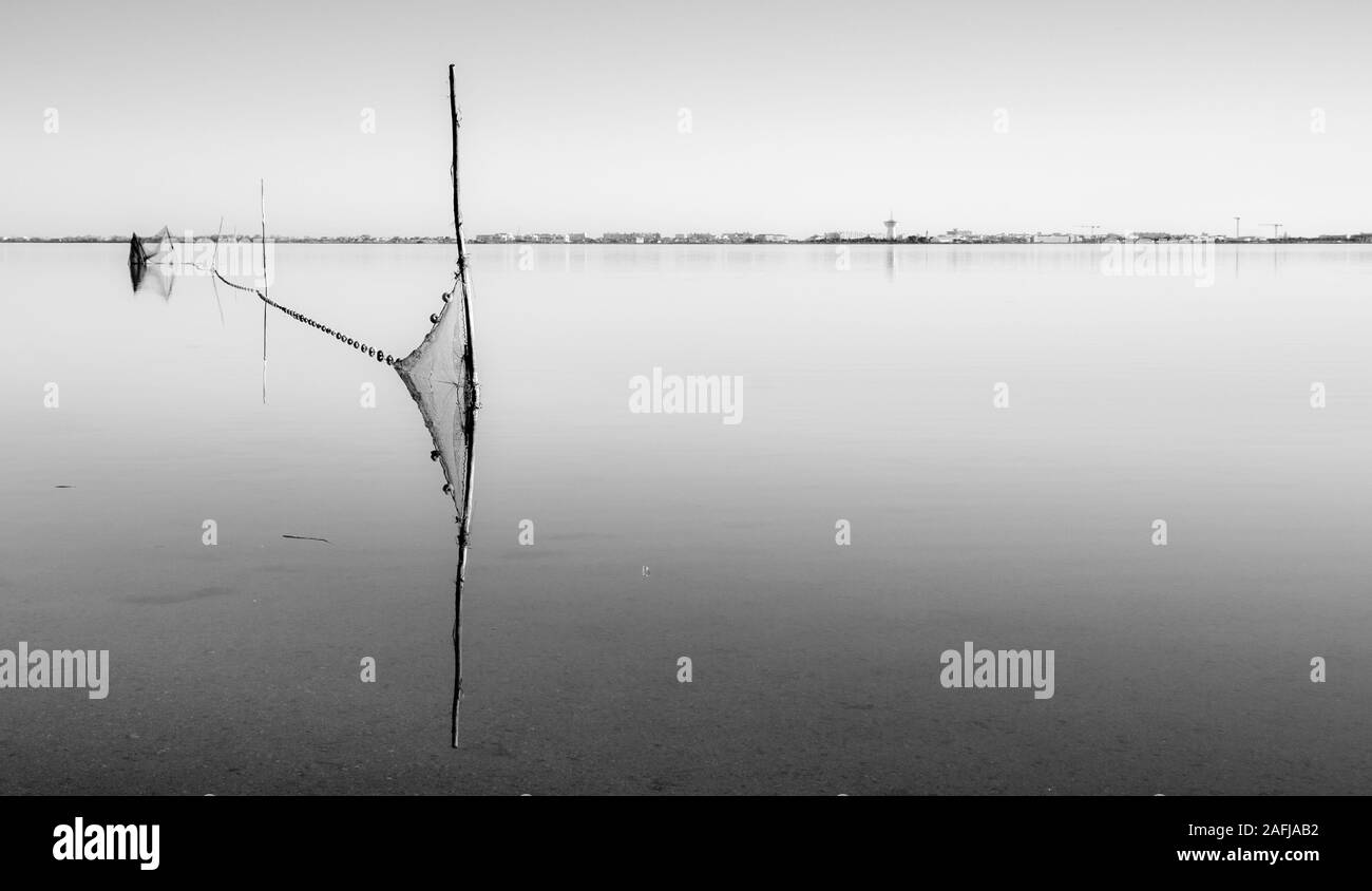 Fischernetz auf einem weißen Teich Stockfoto