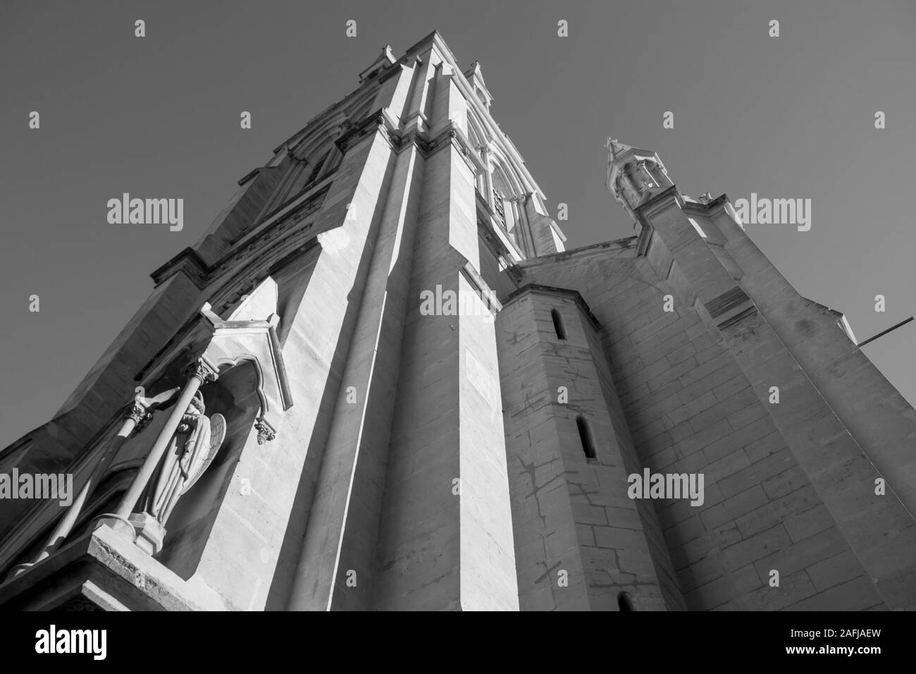 Eingang einer großen Kirche in Frankreich Stockfoto