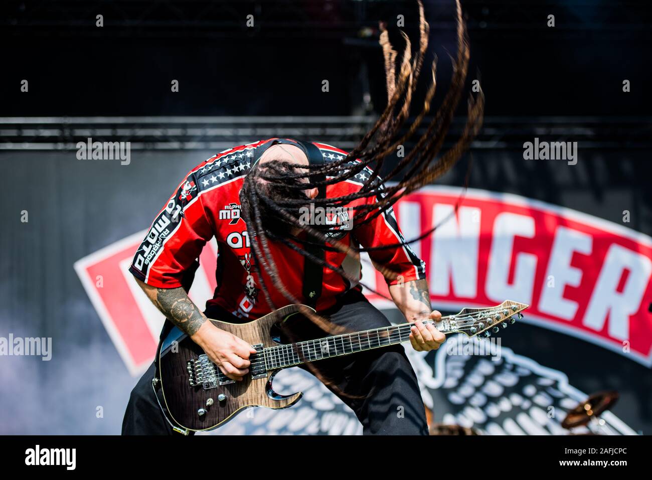 München, Deutschland - 31. Mai: Zoltan Bathory, Gitarrist der Amerikanischen metal band Five Finger Death Punch (5 FDP) live am Rockavaria Festival am 31. Mai 2015 in München, Deutschland. Stockfoto