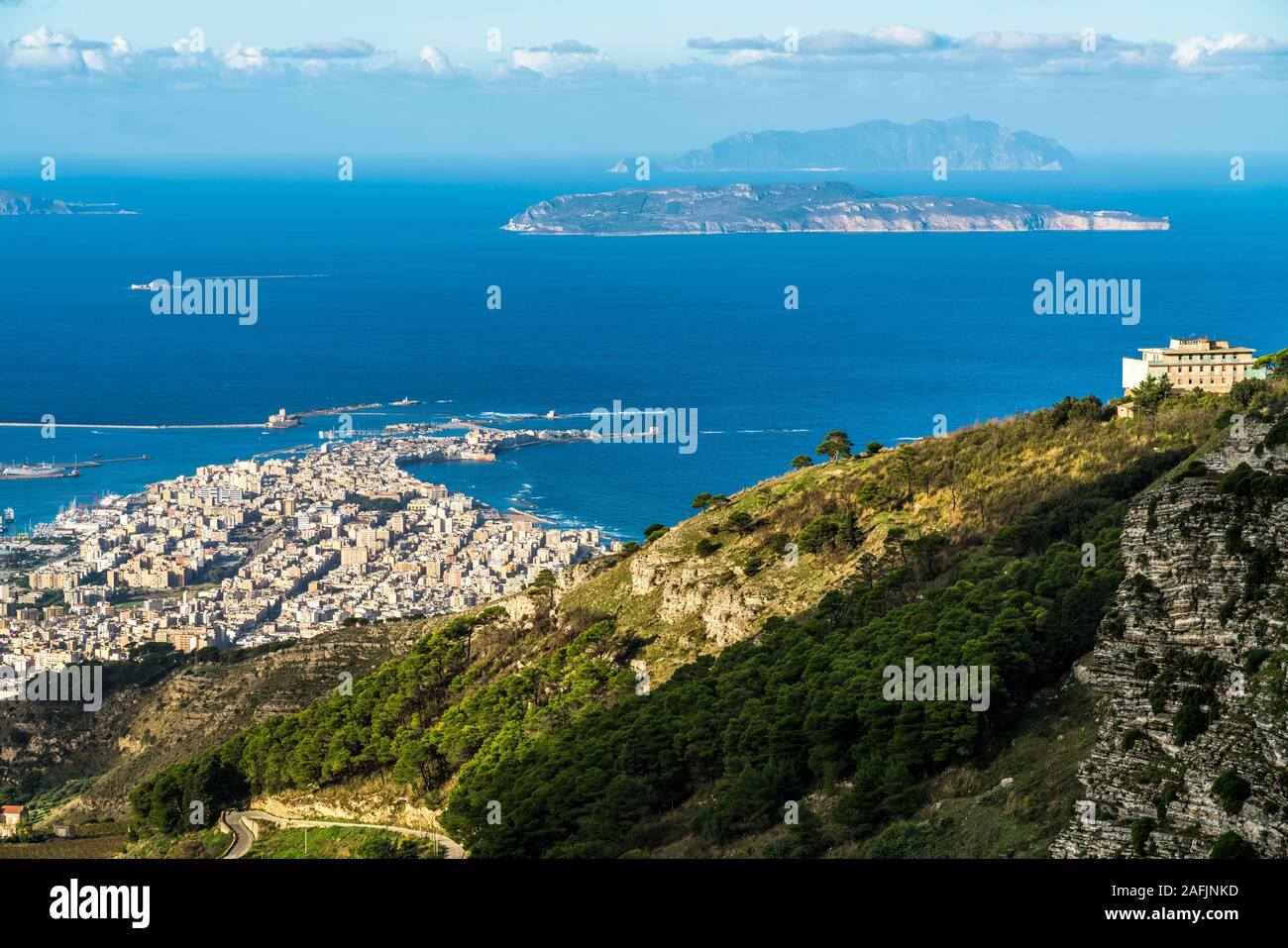 Blick vom Monte Erice in Trapani und die Ägadischen Inseln, Erice, Trapani, Sizilien, Italien, Europa | Blick vom Monte Erice, Trapani und die A Stockfoto