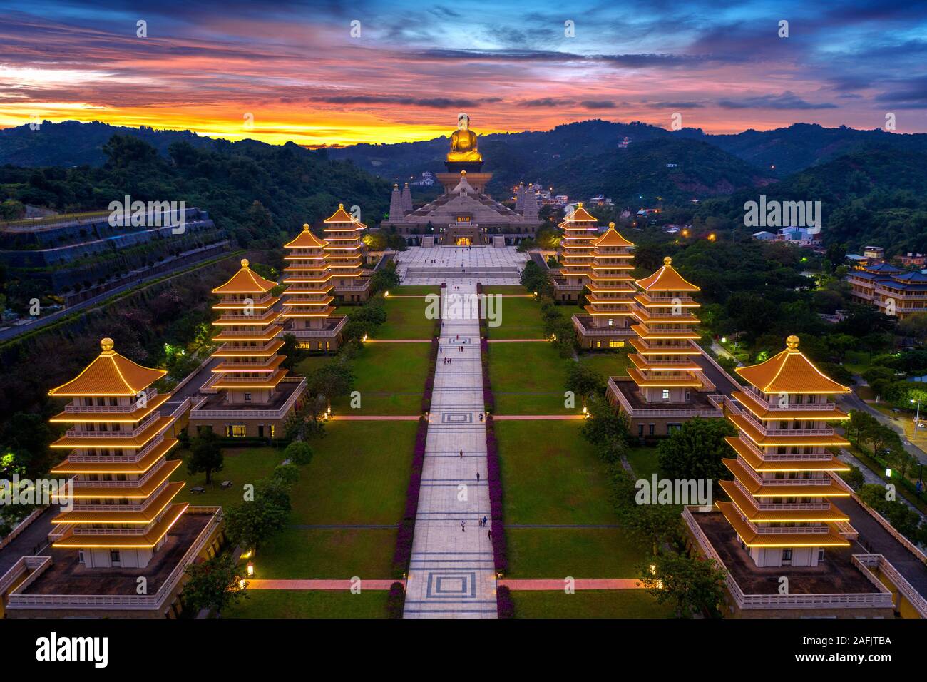 Sonnenuntergang bei Fo Guang Shan Buddha Tempel in Kaohsiung, Taiwan. Stockfoto