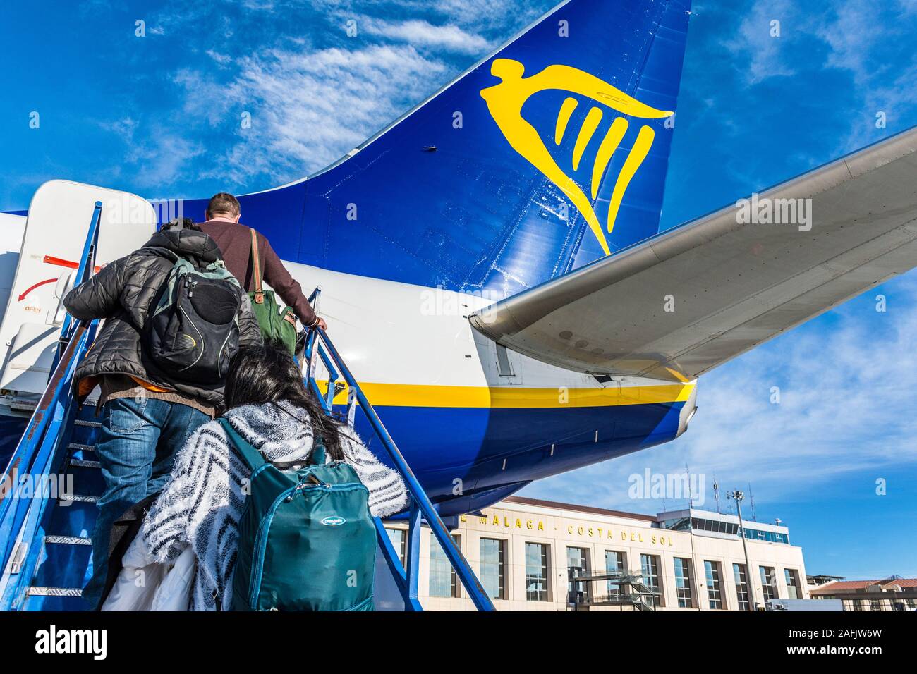 Die Passagiere an Bord eines Ryanair am Flughafen Malaga, Spanien Stockfoto