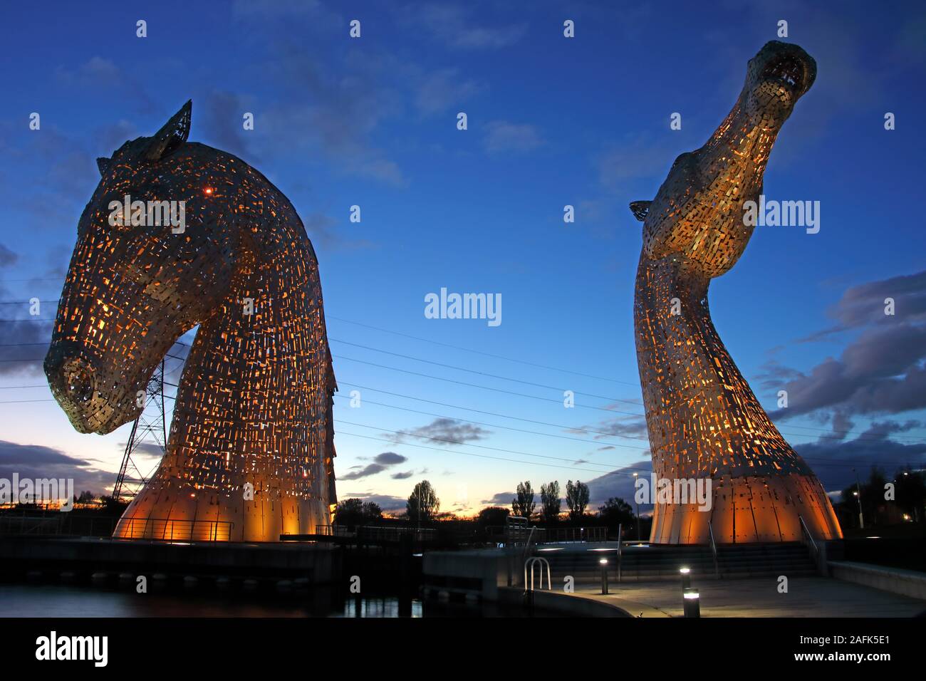 Der Aufbau Digital, Verbindung von Gemeinschaften in der Falkirk Council, Forth und Clyde Kanal bei Dämmerung, Schottland, Großbritannien Stockfoto
