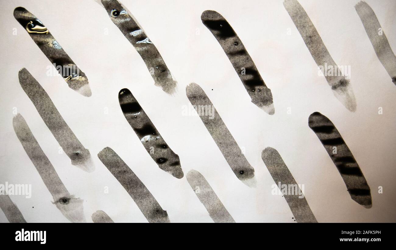 Schwarze Schilder mit Gouache und Pinsel gezeichnet. Stockfoto