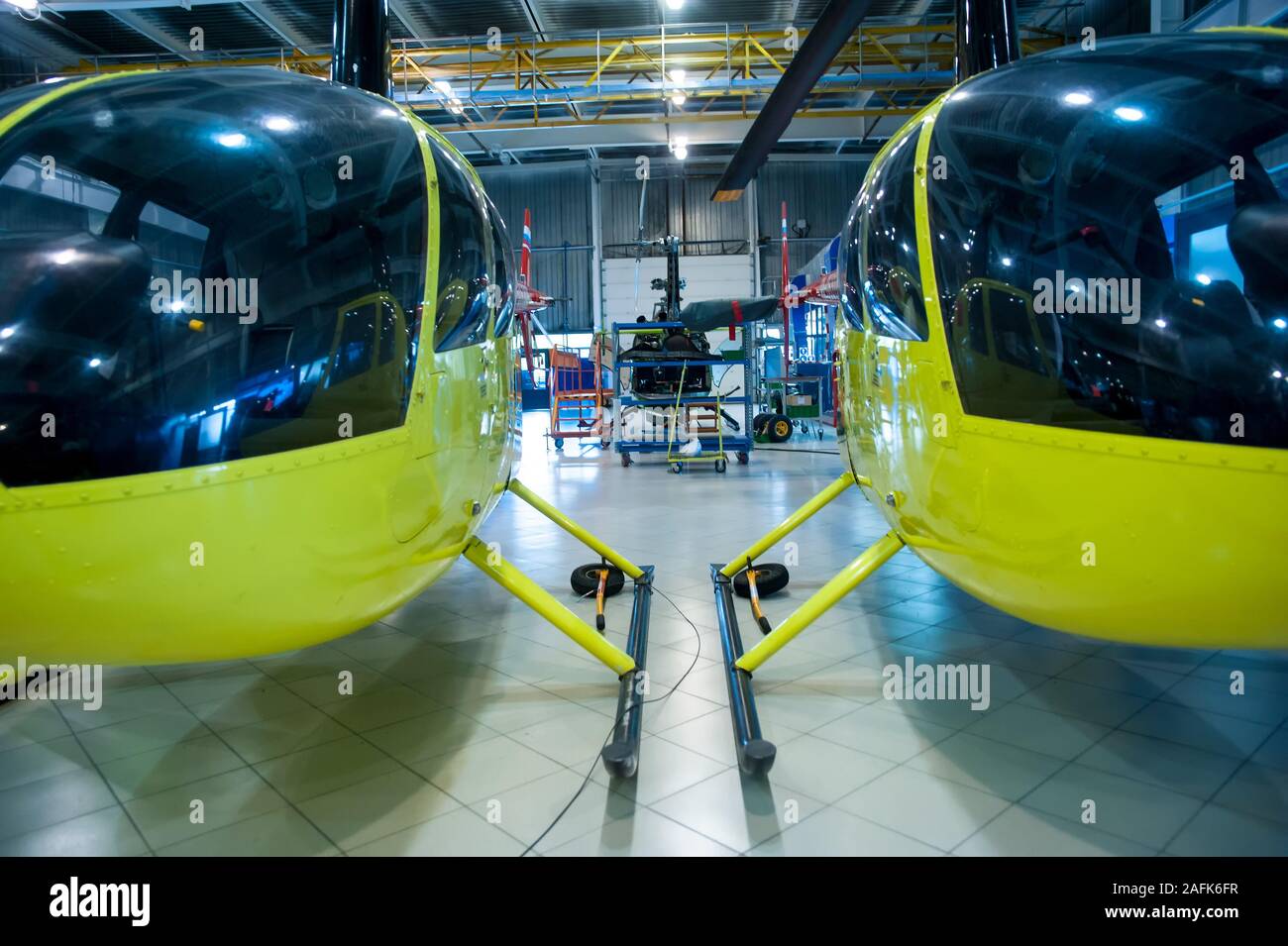 Robinson R44 Hubschrauber während maintencance Stockfoto