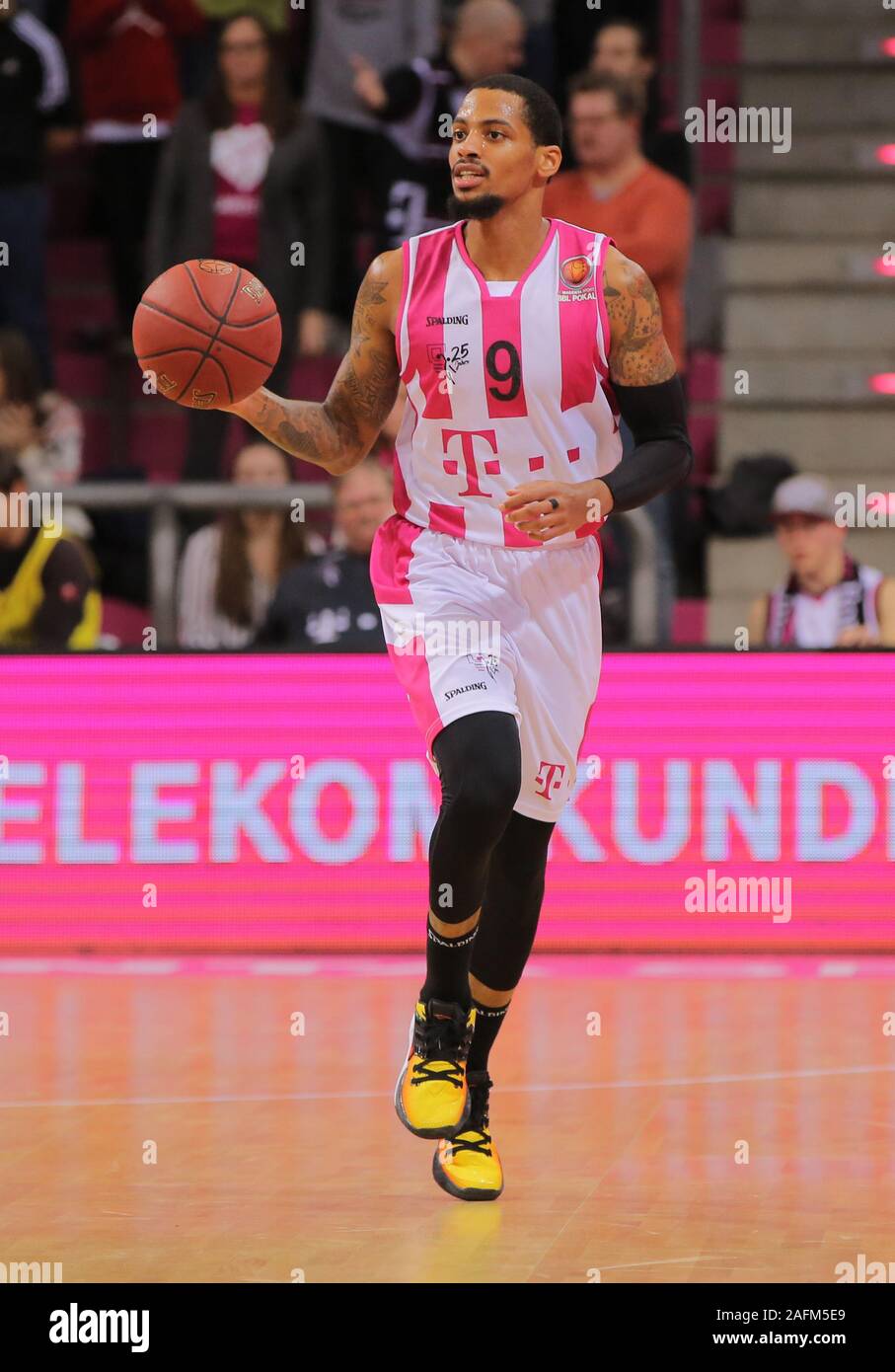 Bonn, Deutschland, 15.12.2019, Telekom Dome, Basketball, MagentaSport BBL Pokal, Telekom Baskets Bonn gegen EWE Baskets Oldenbrug: Branden Frazier (Bonn) Stockfoto