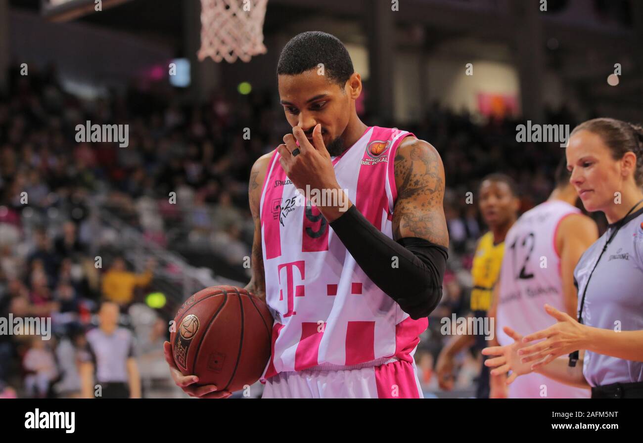 Bonn, Deutschland, 15.12.2019, Telekom Dome, Basketball, MagentaSport BBL Pokal, Telekom Baskets Bonn gegen EWE Baskets Oldenbrug: Branden Frazier (Bonn) Stockfoto