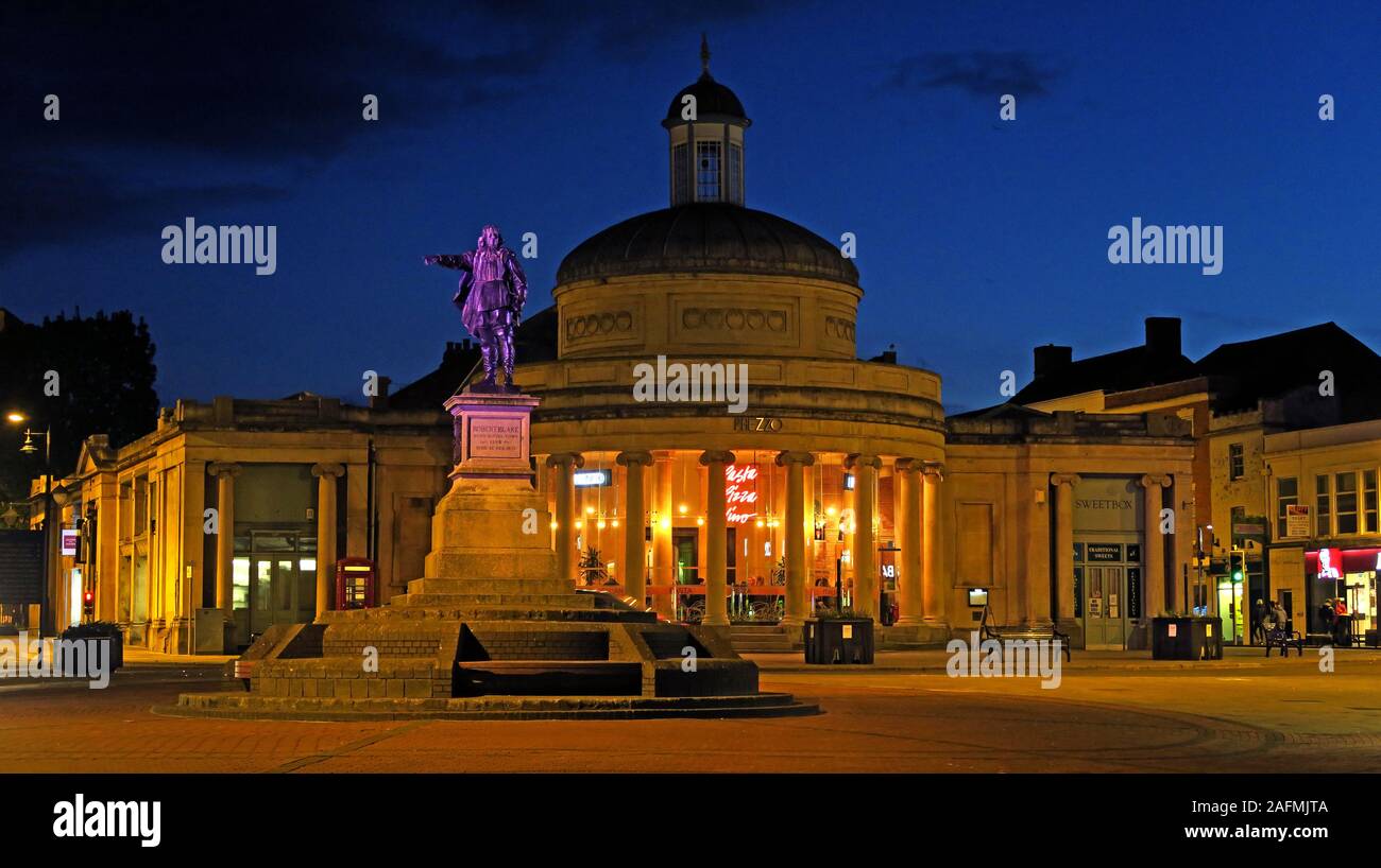 Abenddämmerung in Bridgwater, Somerset, Stadtzentrum, alte Markthalle, Cornhill, Südwestengland, Großbritannien, TA6 3BU Stockfoto