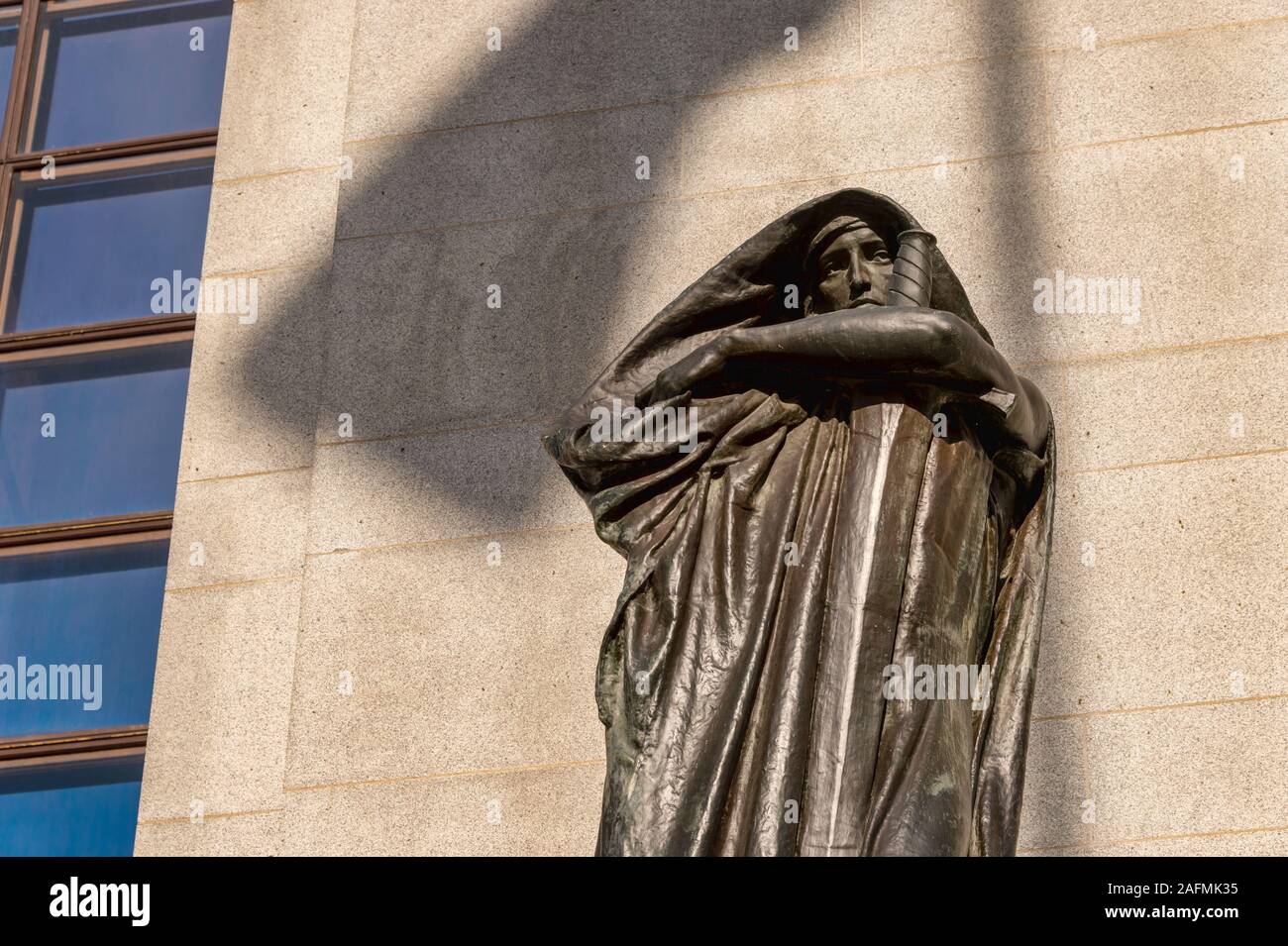 Ottawa, CA - 9. Oktober 2019: Statue Ivstitia (Gerechtigkeit) vor der Oberste Gerichtshof von Kanada Stockfoto