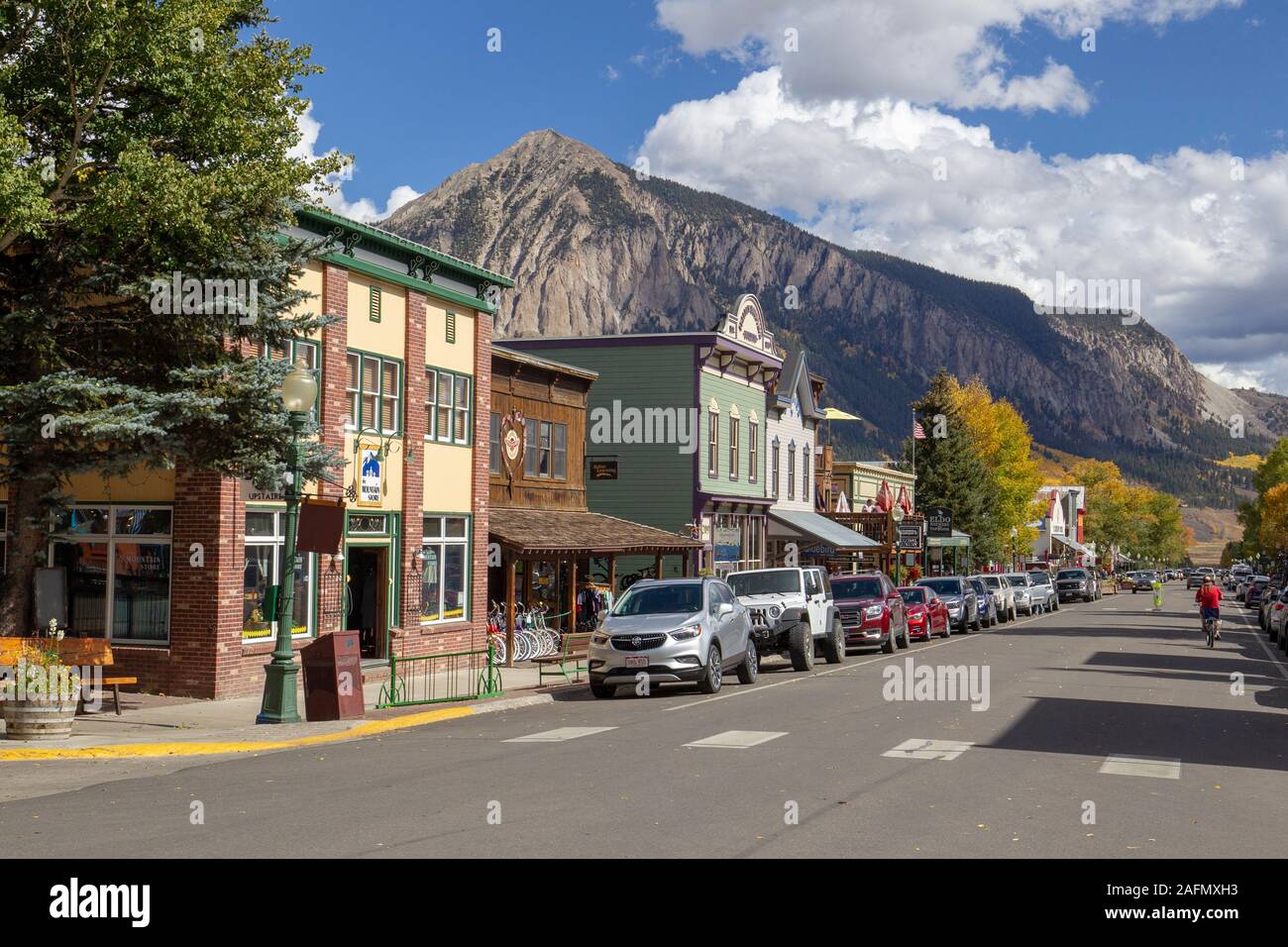 Kebler Pass einen hohen Berg Pass, in Crested Butte Colorado beginnt ist ein malerischer Herbst Farbe mit goldenen Espen. Stockfoto