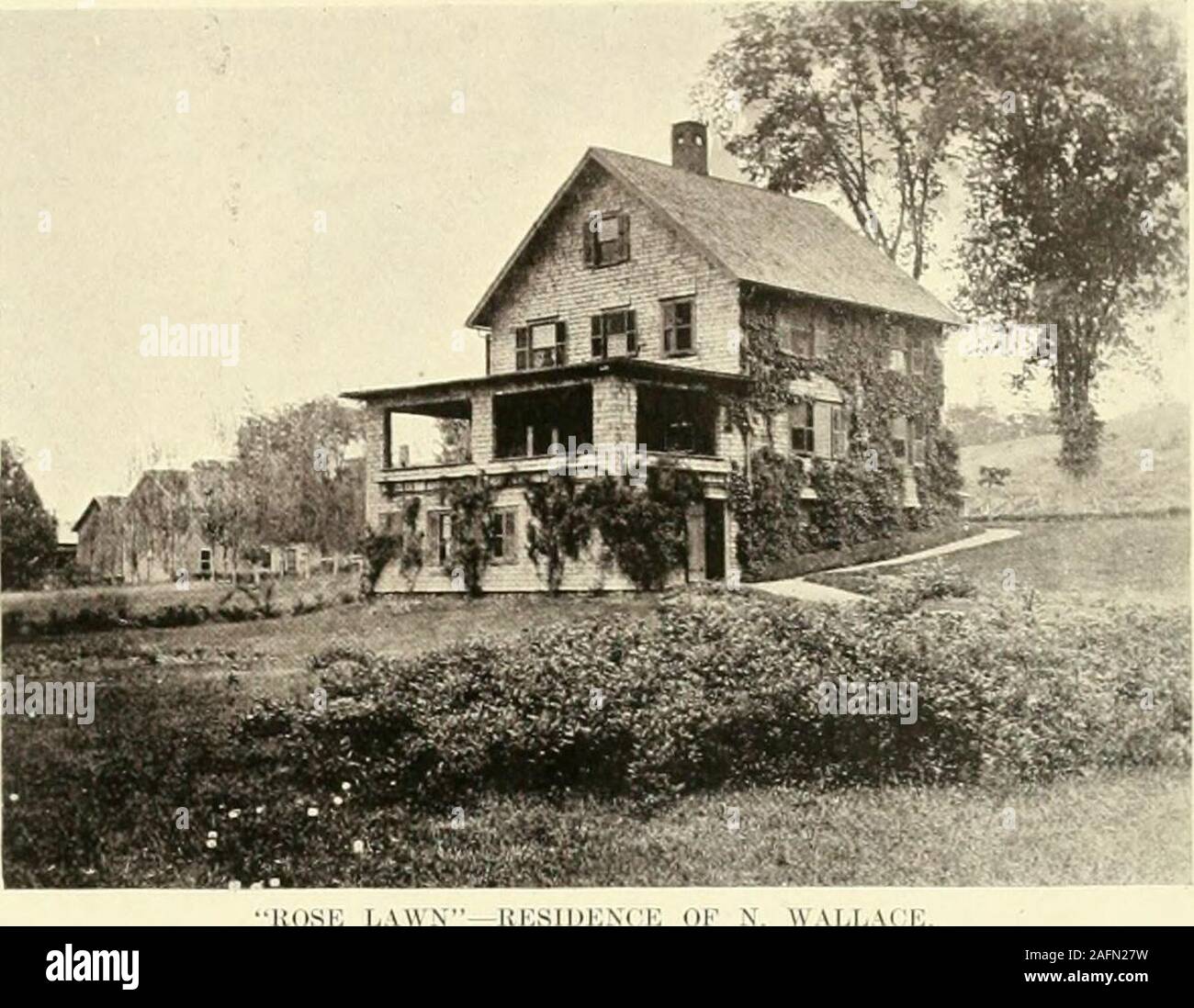 . Farmington, Connecticut, das Dorf von schönen Häusern. JdSK I. AW. N-l (i: Sll) i:. VCK OK N. W. VLLACE. IIIK KAU-MI. MaciN 1 KKA. lKli IL l!?; RESIDENCE OV GEORtlE I. BURGESS. Stockfoto