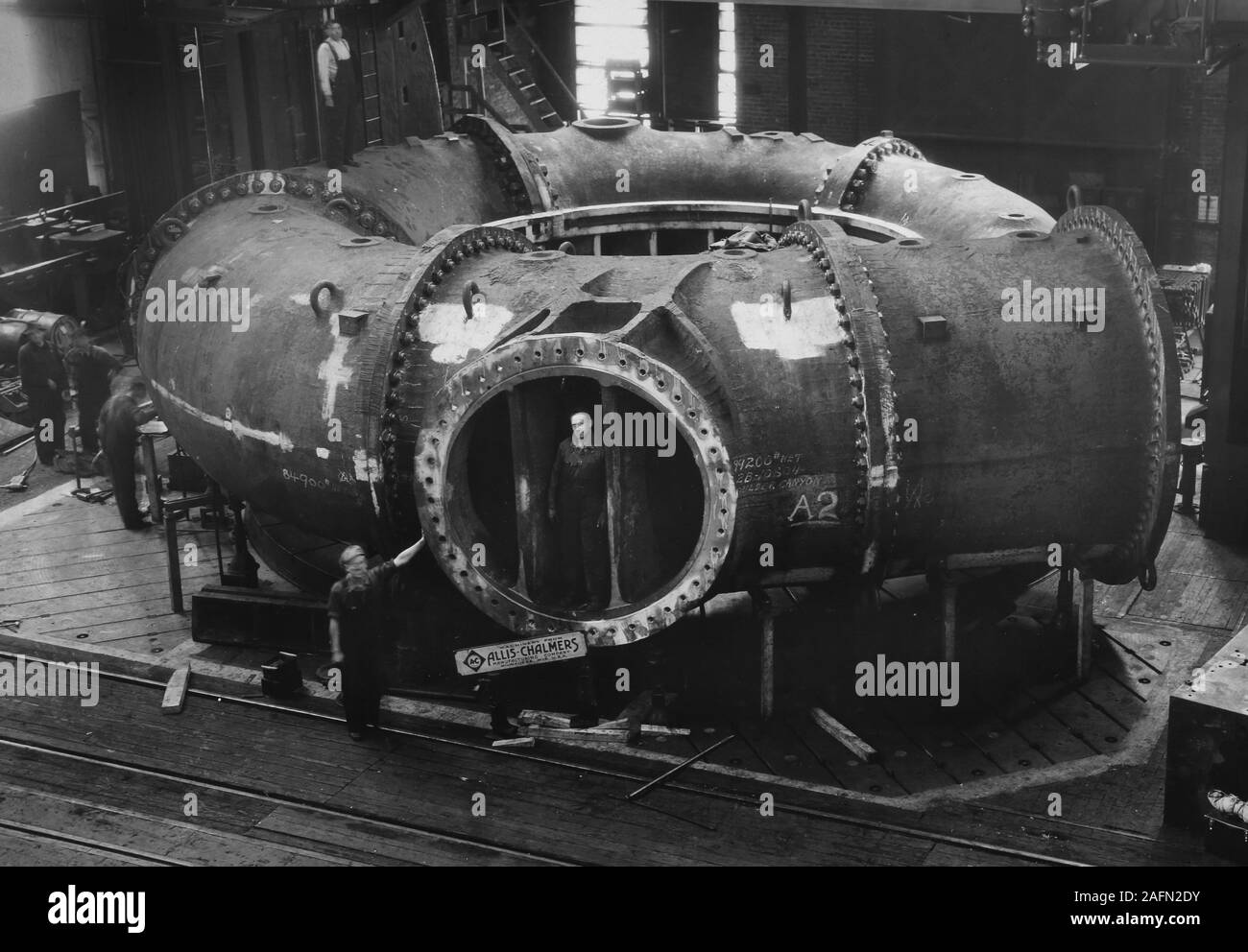Die Arbeitnehmer sind auf der Allis Chalmers Fabrik in Milwaukee, Wisconsin gezeigt, Ca. 1930. Stockfoto
