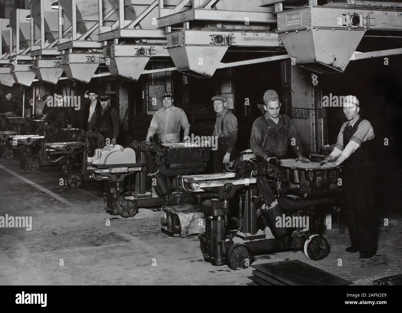 Die Arbeitnehmer sind auf der Allis Chalmers Fabrik in Milwaukee, Wisconsin gezeigt, Ca. 1930. Stockfoto