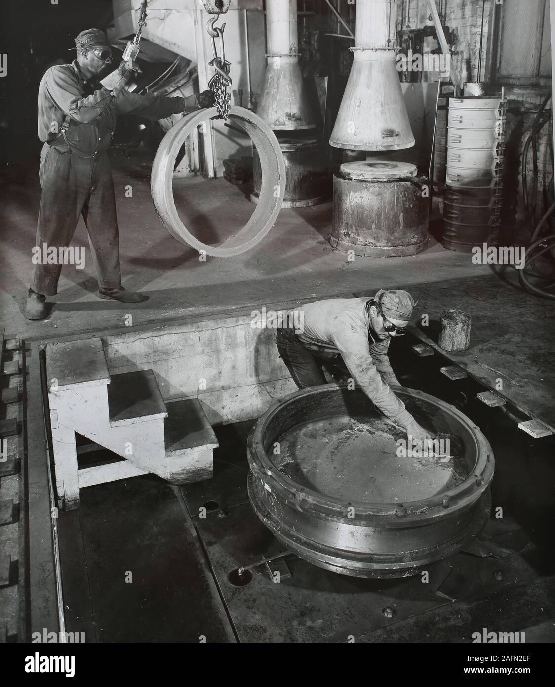 Die Arbeitnehmer sind auf der Allis Chalmers Fabrik in Milwaukee, Wisconsin gezeigt, Ca. 1930. Stockfoto