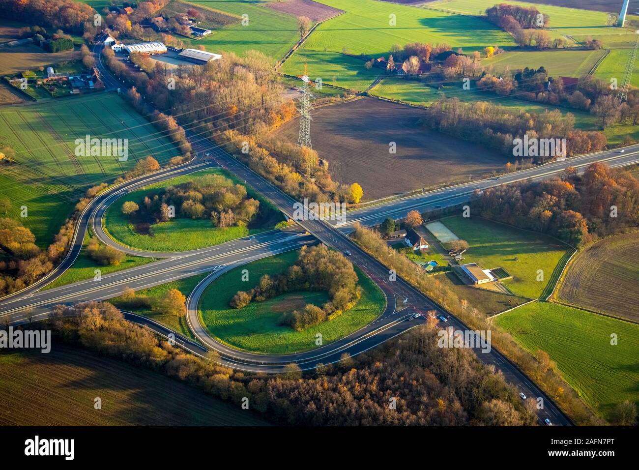 Luftbild, Ausfahrt Gladbeck Kirchhellen A 31 im Herbst Farben, Rentforter Straße, Gladbeck, Ruhrgebiet, Nordrhein-Westfalen, Deutschland, Motor Stockfoto