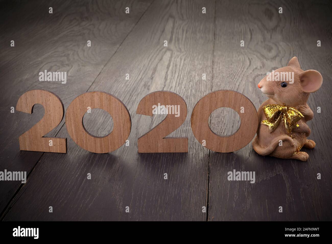 2020 Jahr der Ratte. Grußkarte mit neuen Jahr 2020 mit Ratte. Stockfoto