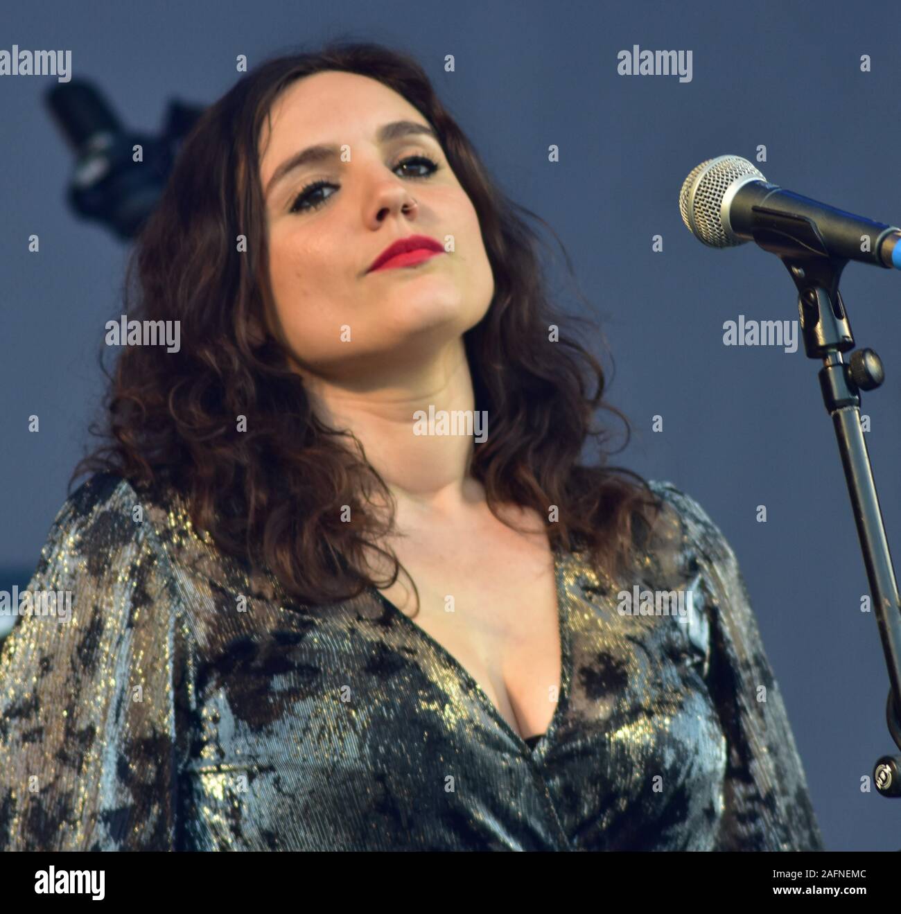 BATH, ENGLAND, VEREINIGTES KÖNIGREICH - May 22, 2019: Folk Gruppe gebrochene Knochen Matilda in der Leistung in der Kneipe im Park Festival, Victoria Park, Badewanne, Ger Stockfoto