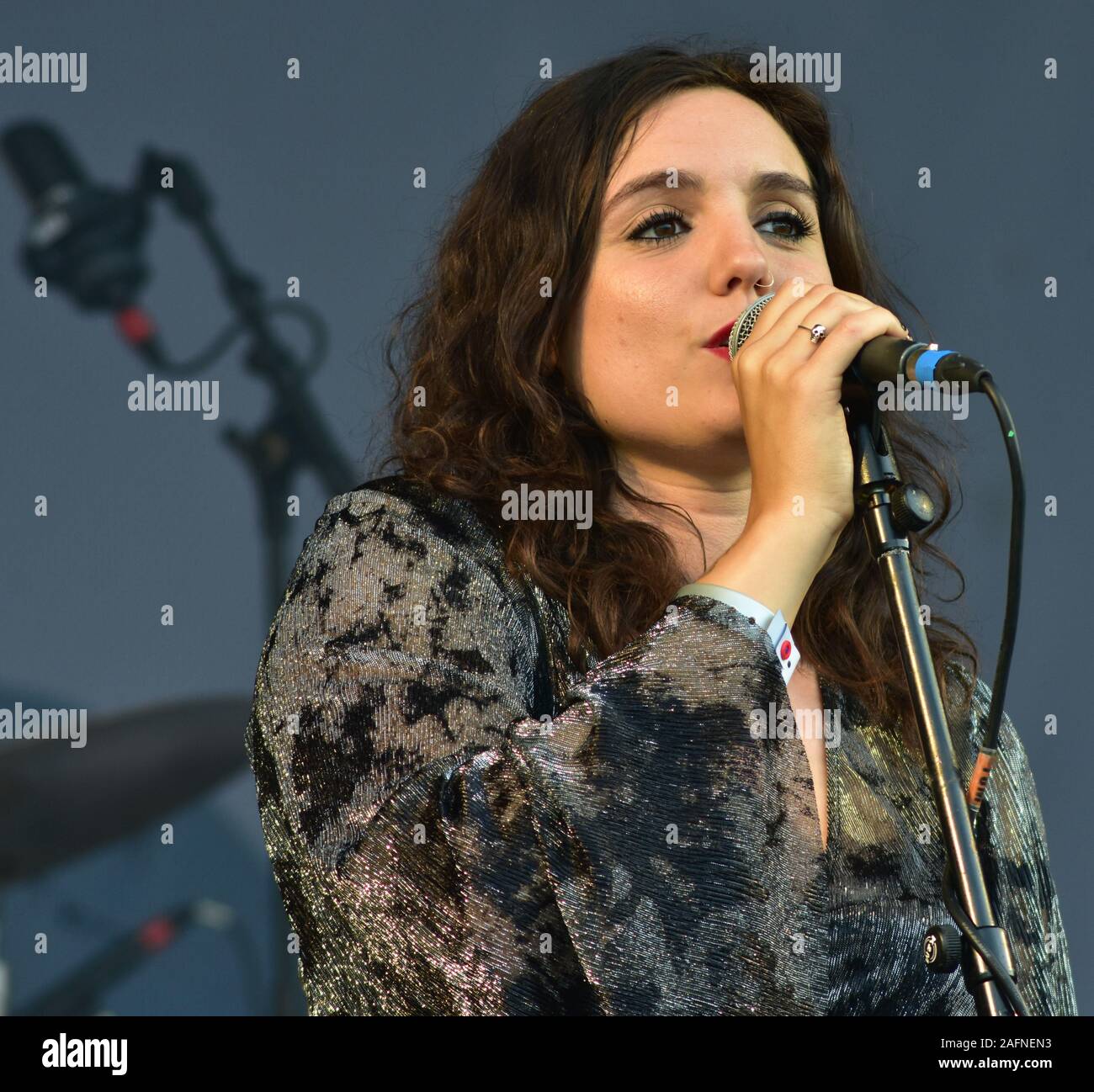 BATH, ENGLAND, VEREINIGTES KÖNIGREICH - May 22, 2019: Folk Gruppe gebrochene Knochen Matilda in der Leistung in der Kneipe im Park Festival, Victoria Park, Badewanne, Ger Stockfoto