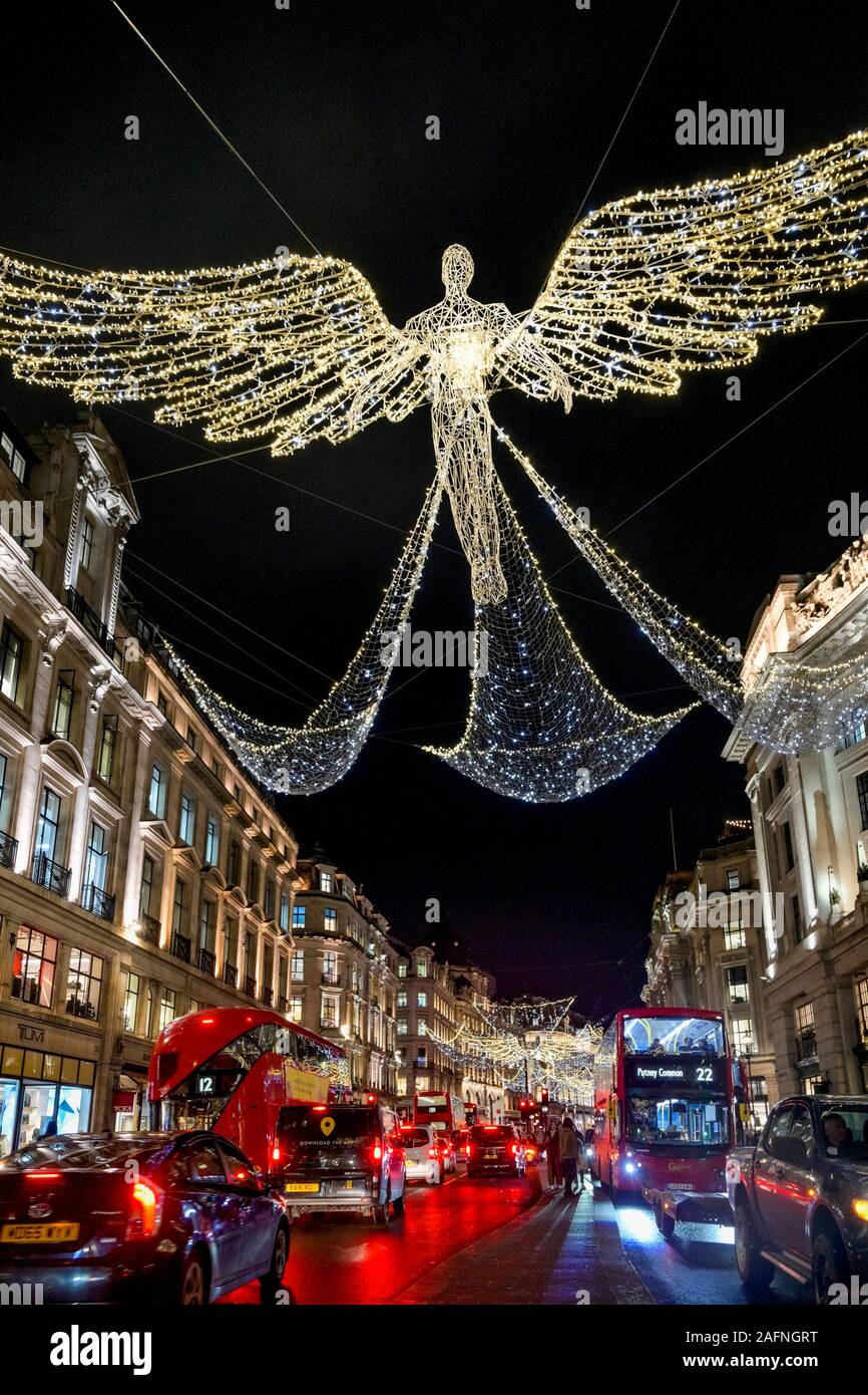 Overhead Engel Weihnachtsbeleuchtung, Ferienwohnung Engel, Regent Street, London, England, Großbritannien Stockfoto