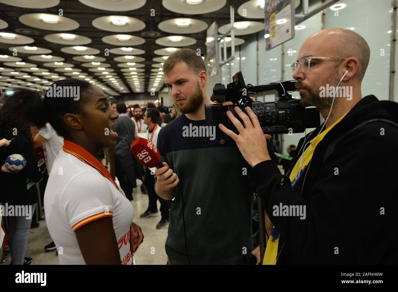 Madrid, Spanien. 16 Dez, 2019. Bei der Ankunft der spanischen Handballer, nach Erhalt einer Silbermedaille an der Weltmeisterschaft, Madrid Dezember 16, 2019 Credit: CORDON PRESSE/Alamy leben Nachrichten Stockfoto