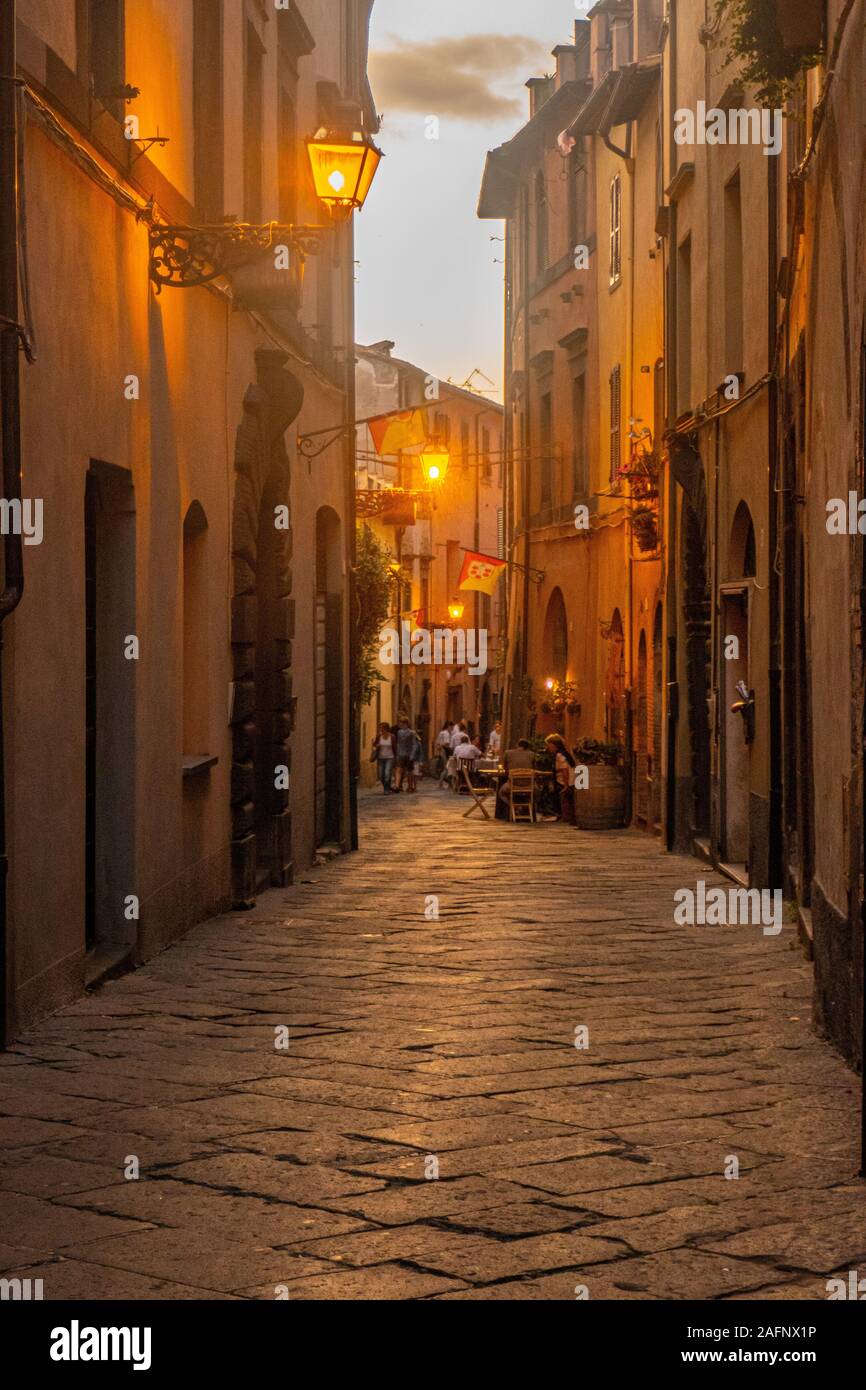 Straßen und Gebäude der kleinen Stadt Bolsena, Latium, Italien Stockfoto
