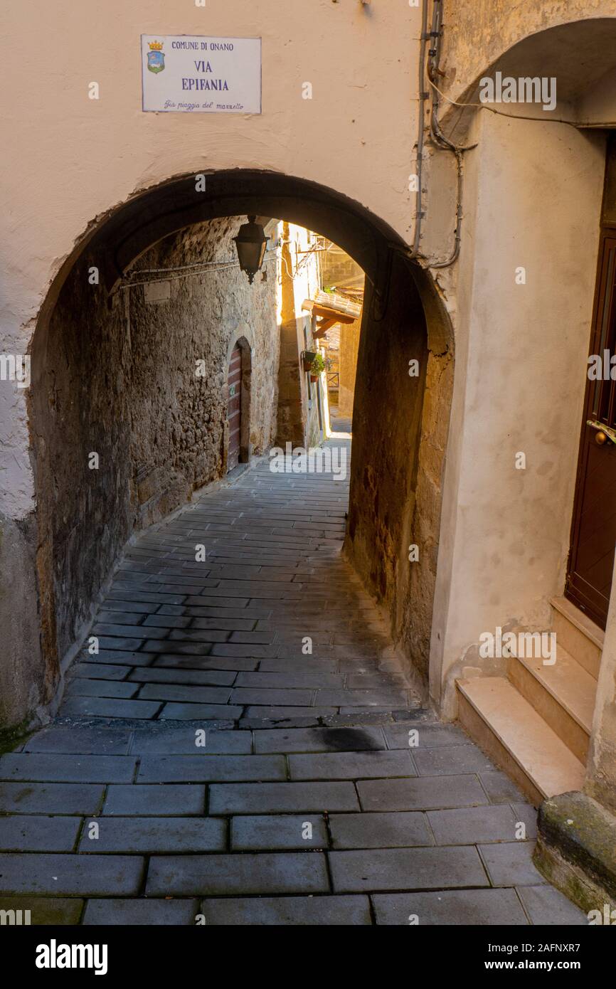 Straßen und Gebäude von onano in Latium, Italien Stockfoto