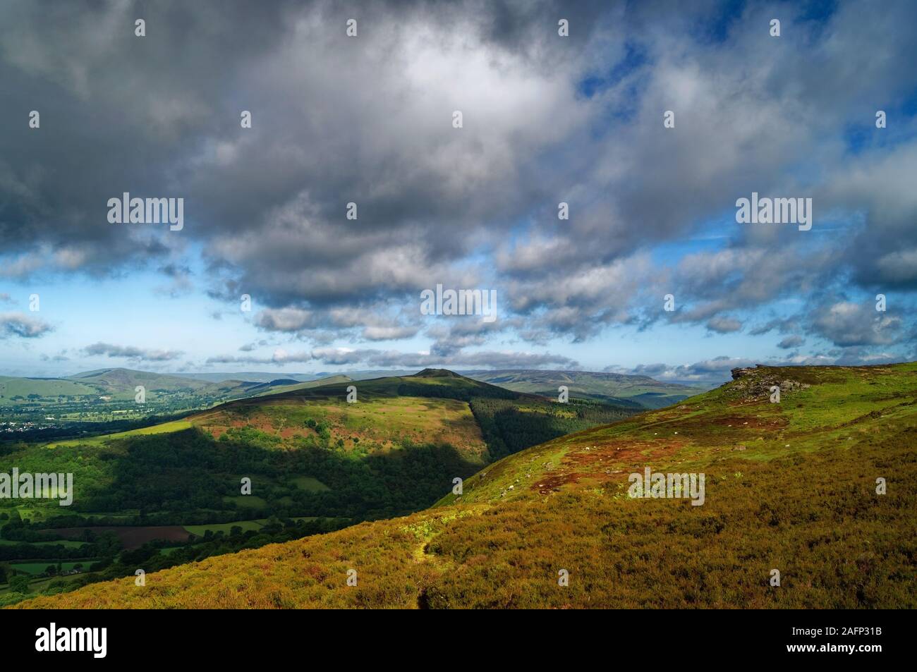 Großbritannien, Derbyshire, Peak District, Bamford Kante und Win Hill im Sommer Stockfoto