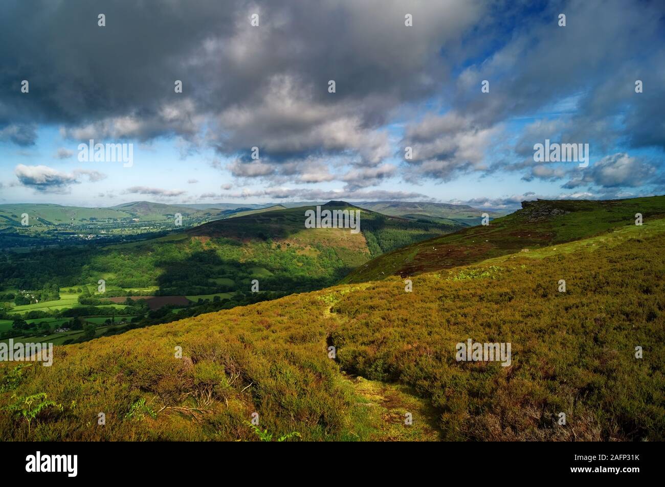 Großbritannien, Derbyshire, Peak District, Bamford Kante und Win Hill im Sommer Stockfoto