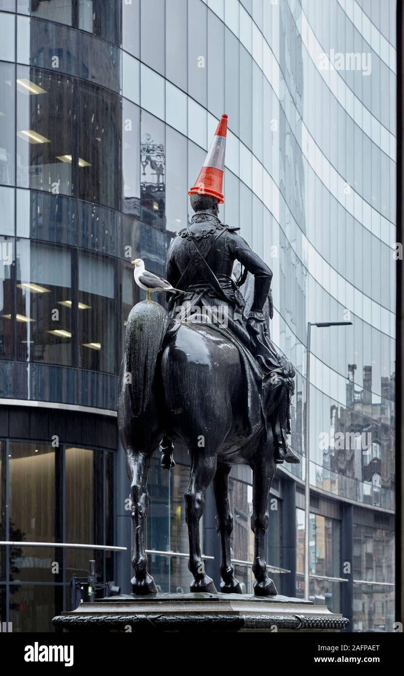 Reiterstatue des Herzogs von Wellington mit einer Leitkegel Hut, Glasgow Stockfoto