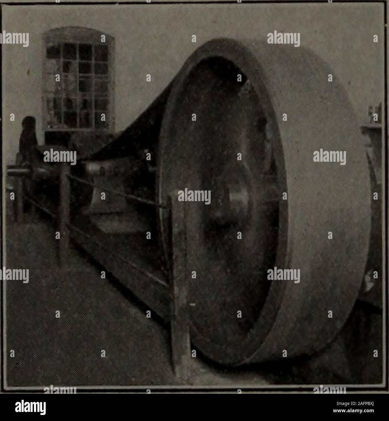 . Kanadische Forstindustrie Januar-Juni 1914. e Jobber kaufen Preis bei Buffaloand Tonawanda: MAPLEIs & 2 s Nr. 1 Münze. Nr. 2 Com 4/4 33 - 37 23 • 27 17 - 20 5/4 zu 8/4 36 - 40 25 - 30 17 - 2010/4 auf 12/4 45 - 48 35-38 22 - 2516/4 49 - 52 39 - 42 BIRKE 4/4 38 - 40 28 - 30 - 20 5/4 zu 8/4 39 - 42 29 - 32 19 - 2: j SOFT ELM 4/4 40-42 30-32 20-225/4 für 8/4 42 - 44 32 - 3410/4 auf 16/4 44 - 46 34 26 LINDENHOLZ 4/4 40-42 30-32 20-22 5/4 zu 8/4 43 - 45 32 - 35 23 - 25 Eiche 4/4 58 - 62 36 - 40 22 - 28 5/4 zu 8/4 60 - 64 38 - 42 24 - 30 Esche, weiß und braun 4/4 48 - 52 32-34 22 - 26 5/4 zu 8/4. Stockfoto