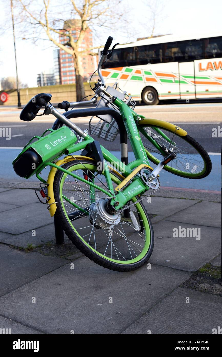 London UK Dec 15 2019 - Kalk - E Bike auf die London Street Stockfoto