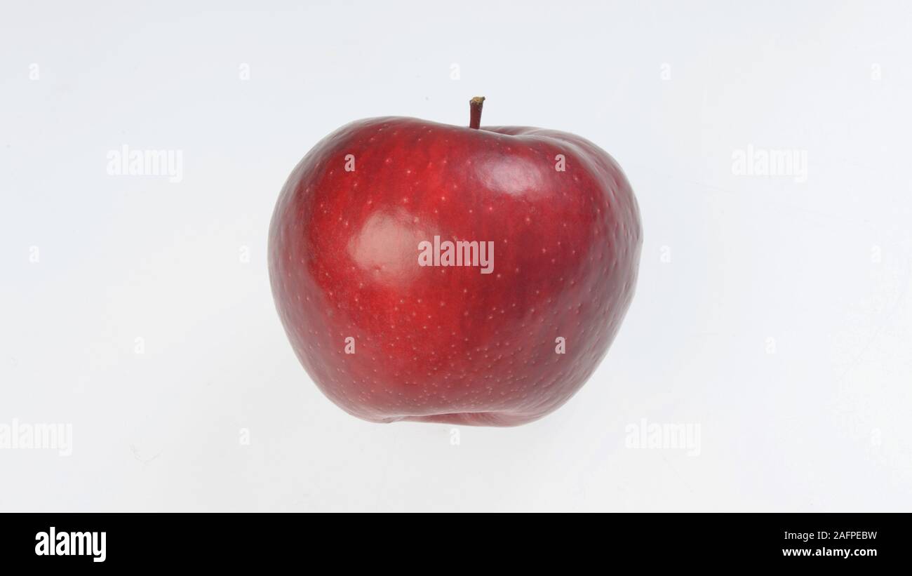 Frischer roter Apfel auf einem weißen Hintergrund Stockfoto