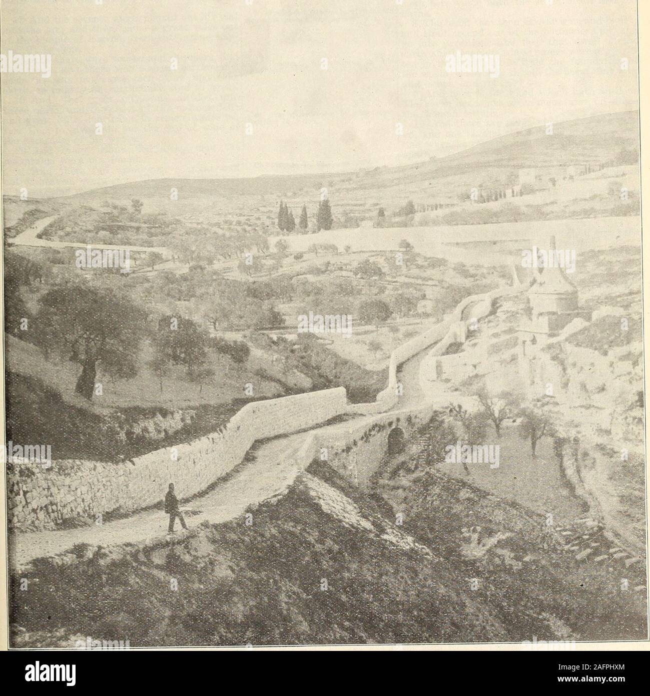 . Die ideale Bibel selbst ausspricht, Selbst - Dolmetschen, selbsterklärend... dgment sind. Wohnen von seinem Thron. (Ps. 97:2.) w. Ich bin Alpha und Omega, der Anfang und das Ende, spricht theLord, die, und das war, und der da kommt, der Allmächtige." (Offenb. 1:8.) Sie werden keine Ruhe Tag und Nacht und sprachen. Heilig, heilig, heilig, LordGod Allmächtiger, der war und der ist und der kommt. (Offenb. 4:8.) g. Siehe, ich sende zu euch Propheten und Weise und Schriftgelehrte; und einige von ihnen werdet ihr töten und kreuzigen. (Mat. 23:34) Uhr. Sie singen das Lied Moses, des Knechtes Gottes, und das songof das Lamm, und sprach: Stockfoto