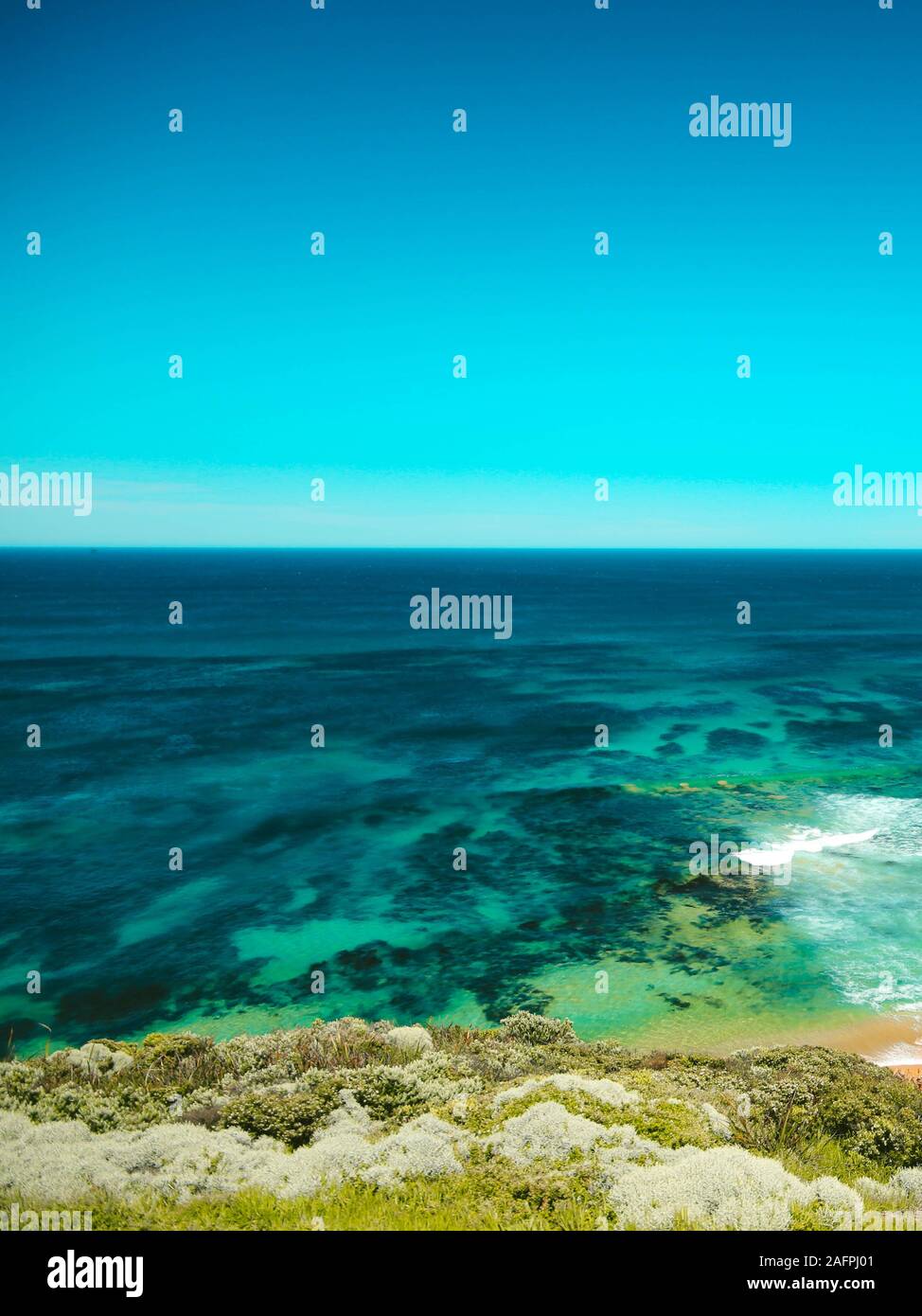 Luftaufnahme von Meer und Riff in Australien an sonnigen Sommertag Stockfoto