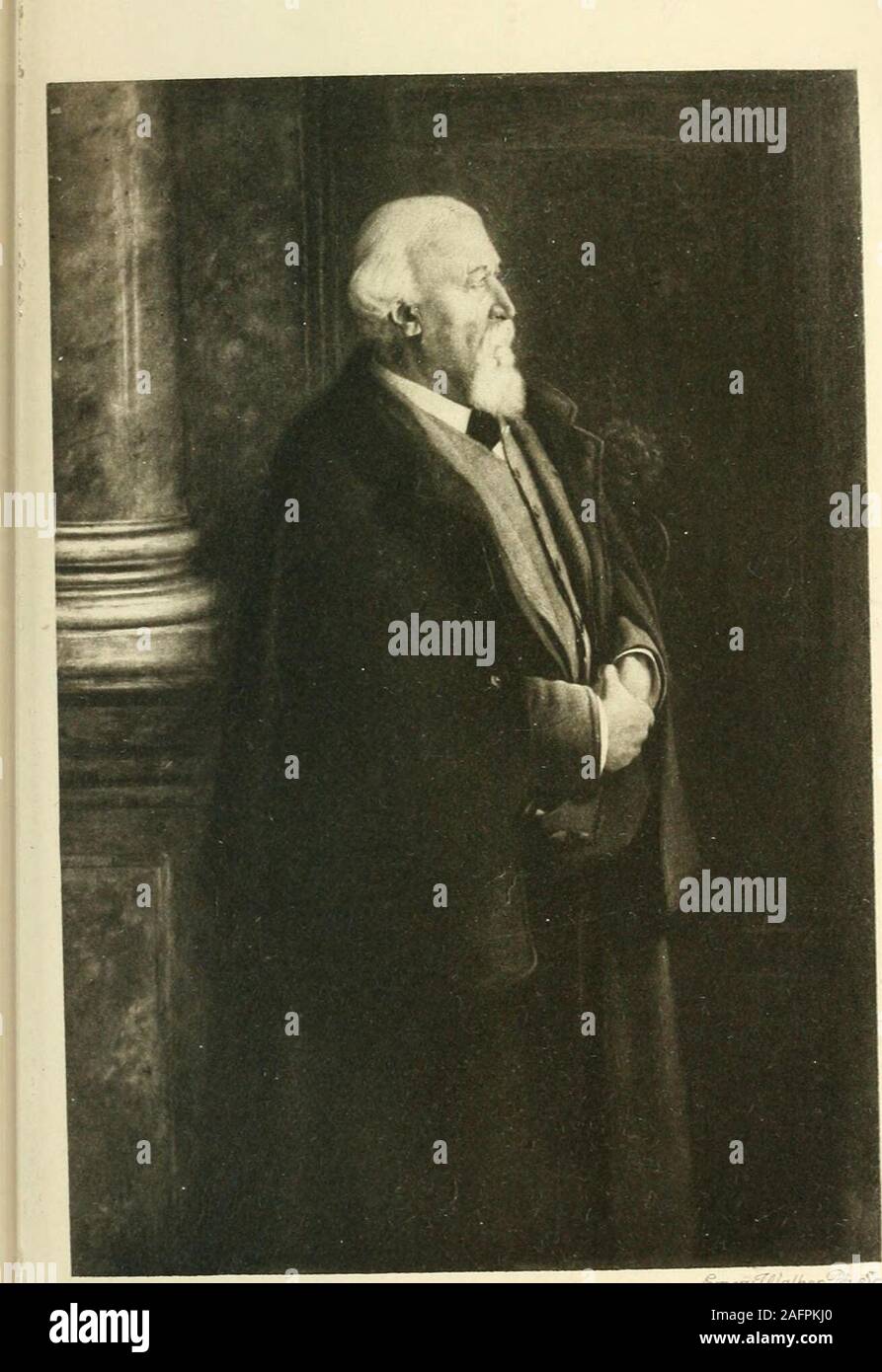 . Leben und Briefe von Robert Browning. Eally gezeigt selbst fitto besitzen, so überraschend sind seine Restaurierungen und Verbesserungen: das Ganze ist noch lange nicht abgeschlossen, dekoriert, - das ist in vorbildlicher Weise in jeder Hinsicht erneuert. Was mir aber am meisten hervorzuheben ist der Beifall - Fülle und Komfort der riesige Zimmer. Das Gebäude ist durch einen Ofen andpipes erwärmt. Gestern, am Lido, die Hitze war kaum en-dauerhaft: strahlender Sonnenschein, blauer Himmel, - Schnee - gespitzt, Alpen in der Ferne. Kein Platz, glaube ich, überhaupt meinen Bedürfnissen, körperlichen und geistigen, so gut. Die ersten sind zufrieden - ich ziemlich gut, alle brea Stockfoto