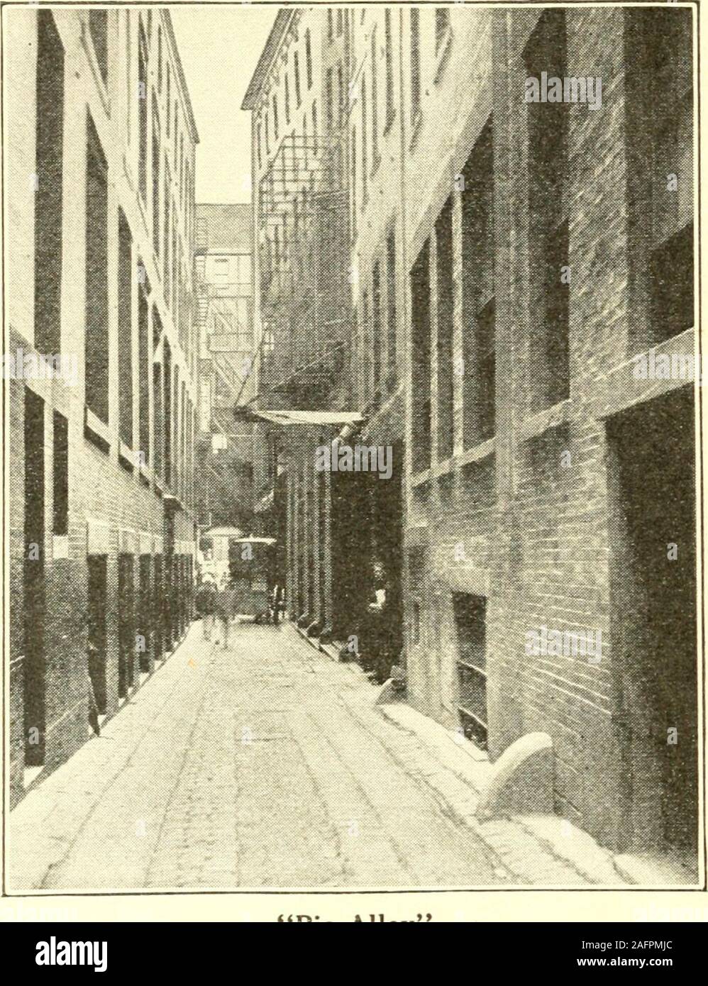 . Rand McNally Boston Führer durch die Stadt und Umgebung, mit Karten und Abbildungen... 16 RAND McNALLY BOSTON Reiseführer. ?? Pie AlleyPage 36 Irgendwann andere thanshould Für wenn die liberaltransfer System zwischen erhöhten, Oberfläche, und sub-Weg ermöglicht eine löschungder Fast anypart von Boston undder angrenzenden Sub-urbs für fünf centinitial Zahlung gebeten werden. Bay State StreetRailway. Con-Anschlüsse sind madewith Autos von theBay staatlichen Linien atSullivan S q., Scollay Sq., Dudley für Copley Sq., Huntington Ave., Brookline, Brust - Mutter Hill, Allston, Brighton, und Neue - Tonne, Cam-bridge Tunnel andchange auf die sub- Stockfoto