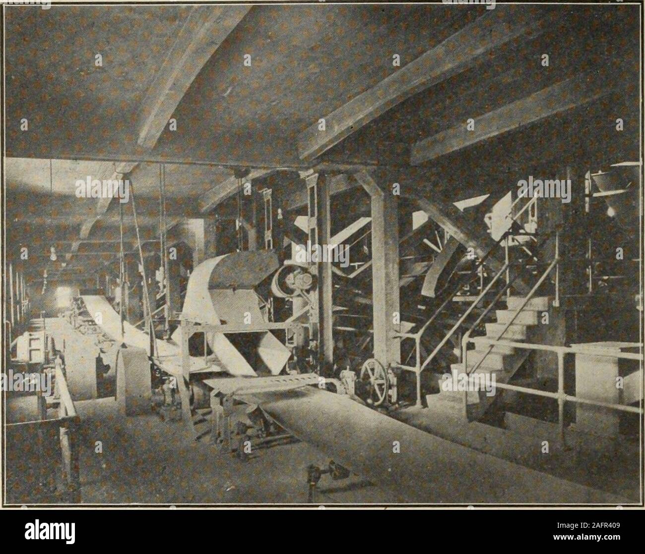 . Kanadische Maschinen und Metallverarbeitung (Januar-Juni 1913). Abb. 4. SPOITS verteilen. Geschichte über rixs. Abb. 11. Hauptschalttafel. 12 kanadischen Maschinen Band IX Korn zum Aufzug, wo zwei lofterlegs es auf die Kuppel zu erhöhen. Dort, asystem von 40-in. Bandförderer dis-Tribute an die doppelte Gelenkwelle trinkschnäbel von 16.000 Bushel pro Stunde. Die totalshipping Kapazität von Aufzug Nr. 2. Beginnend mit dem Versand Fächer voll, Willbe 90.000 Bushel pro Stunde für 10 Stunden. Abb. 5. Bandförderer IX ZWEITE GESCHICHTE ÜBER BINS. Zu den Mülltonnen. Die maximumhourly Kapazität für den Empfang von boatsi Stockfoto