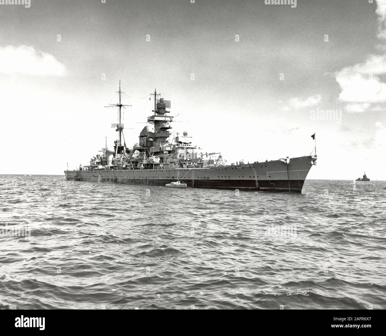 USS Prinz Eugen (IX 300) auf See während des Betriebs "kreuzen". 3/4-Ansicht stbd vorwärts. Juni 14, 1946 Stockfoto