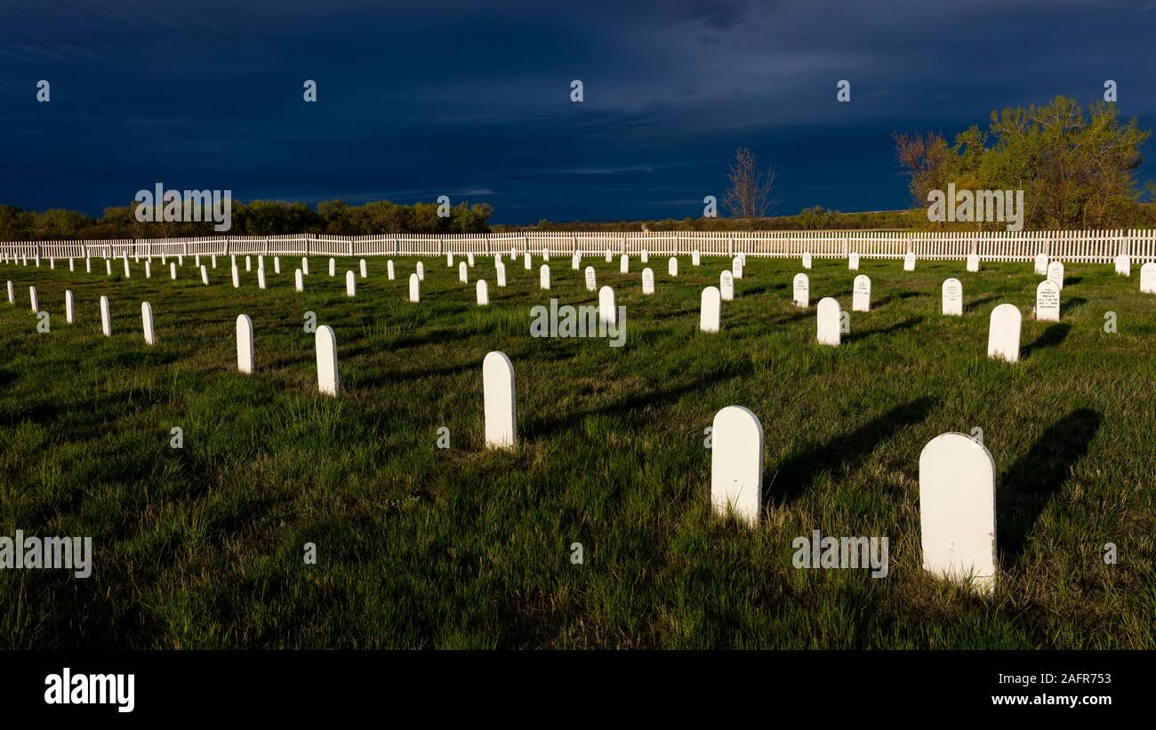 21. Mai 2019, FORT BUFORD, N DAKOTA, USA - Fort Buford Friedhof, 1866 in der Nähe des Zusammenfluss von Missouri und Yellowstone River Stockfoto