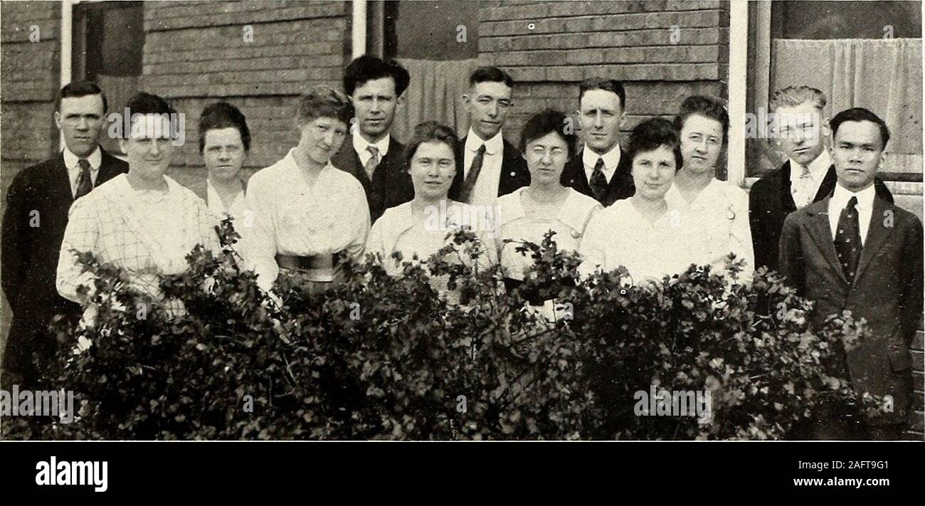 . Aurora. ittderi. Laurence Howe Präsident Faye Dennis Sekretär Dorothy Montgomery Schatzmeister Ralph Gr.ay Gladys Allen Naomi Anderson Denton Floyd Ruth RobertsFlower - Jonquil. Sidney Massie Motto - Zehn Zinn schwefelhaltigen-Faye Dennis Farben - Braun und Gold Laurence Howe Flora WillinghamAlbert ObrechtWilhelmina LivingstonDorothy MontgomeryAlfredo f. Gonzalez 49; 3^S% SH^^ #g^^ MMM m m Stockfoto